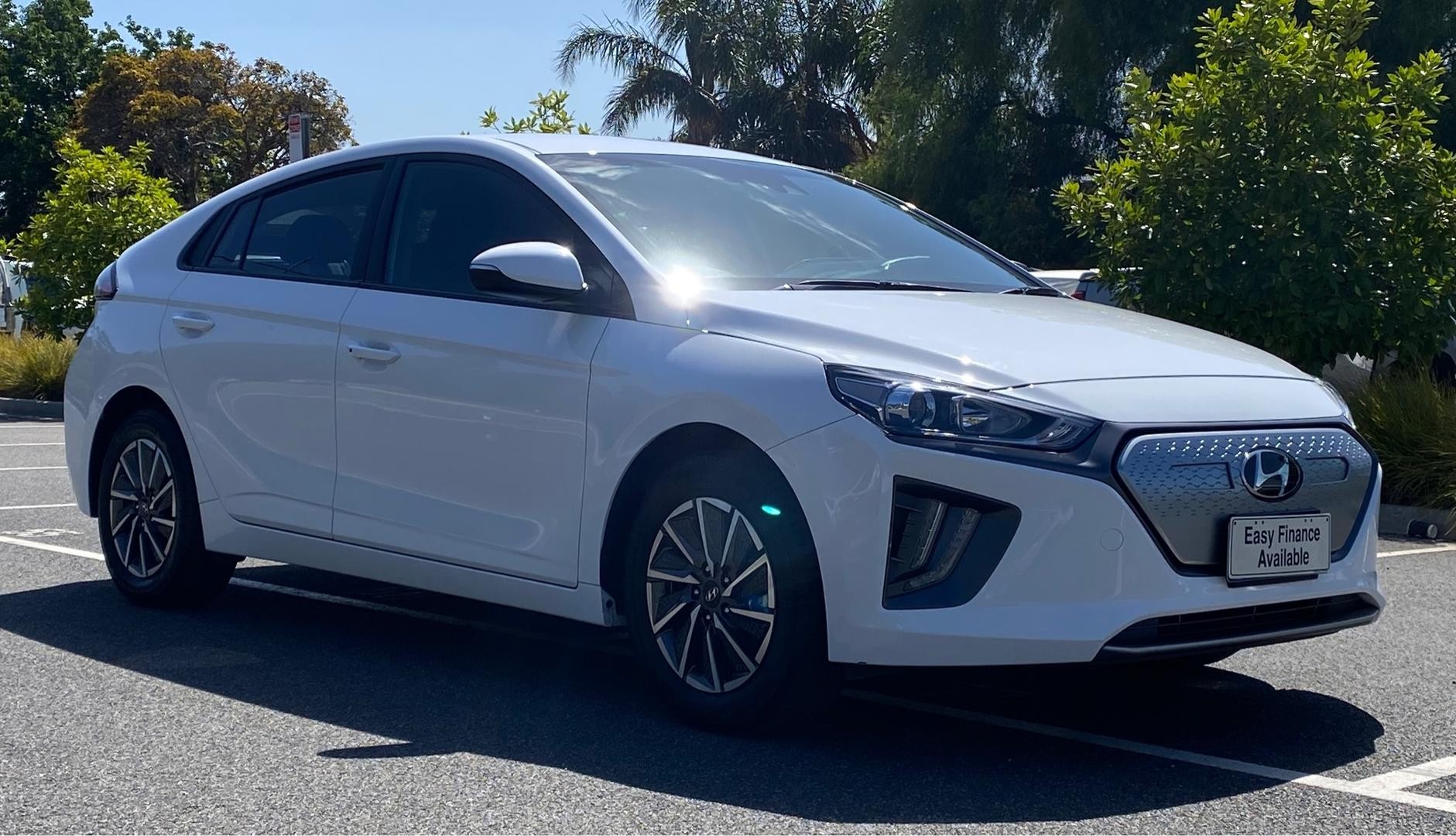 Hyundai Ioniq image 2