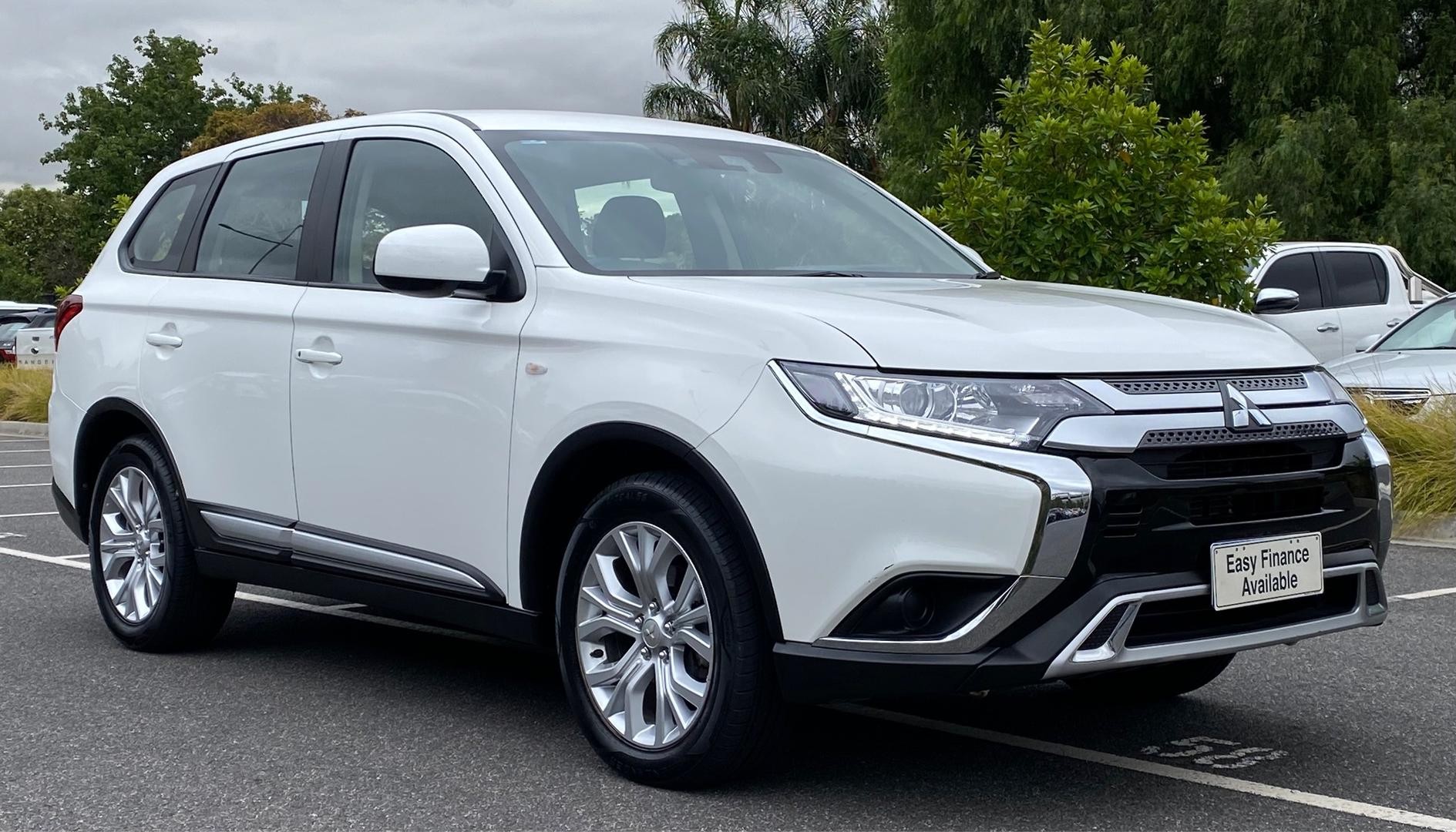 Mitsubishi Outlander image 2