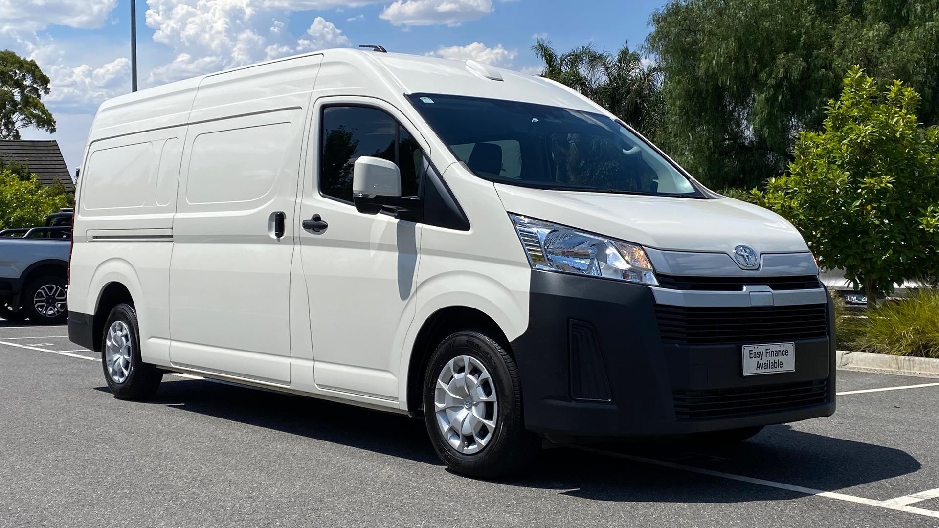 Toyota Hiace image 2