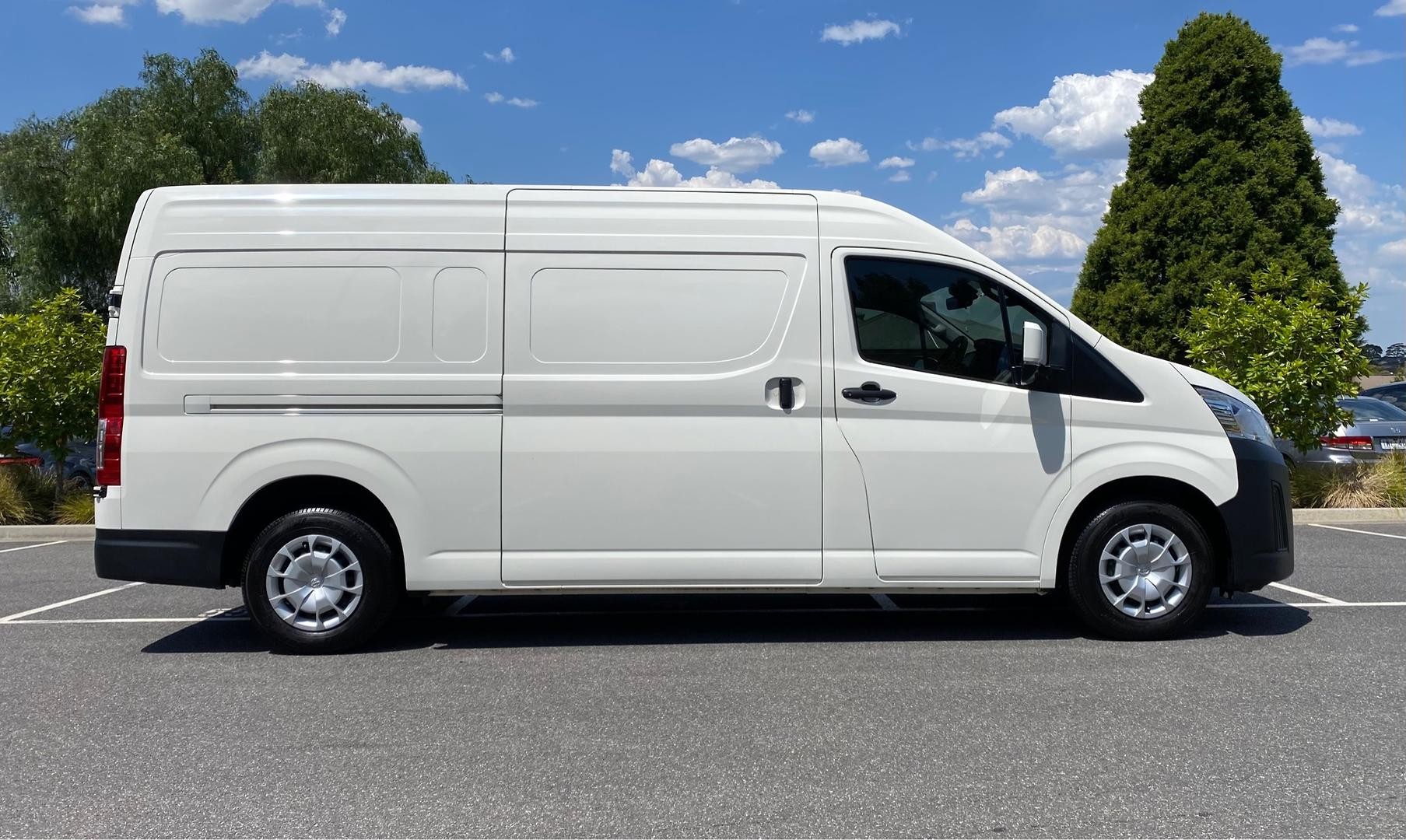 Toyota Hiace image 3