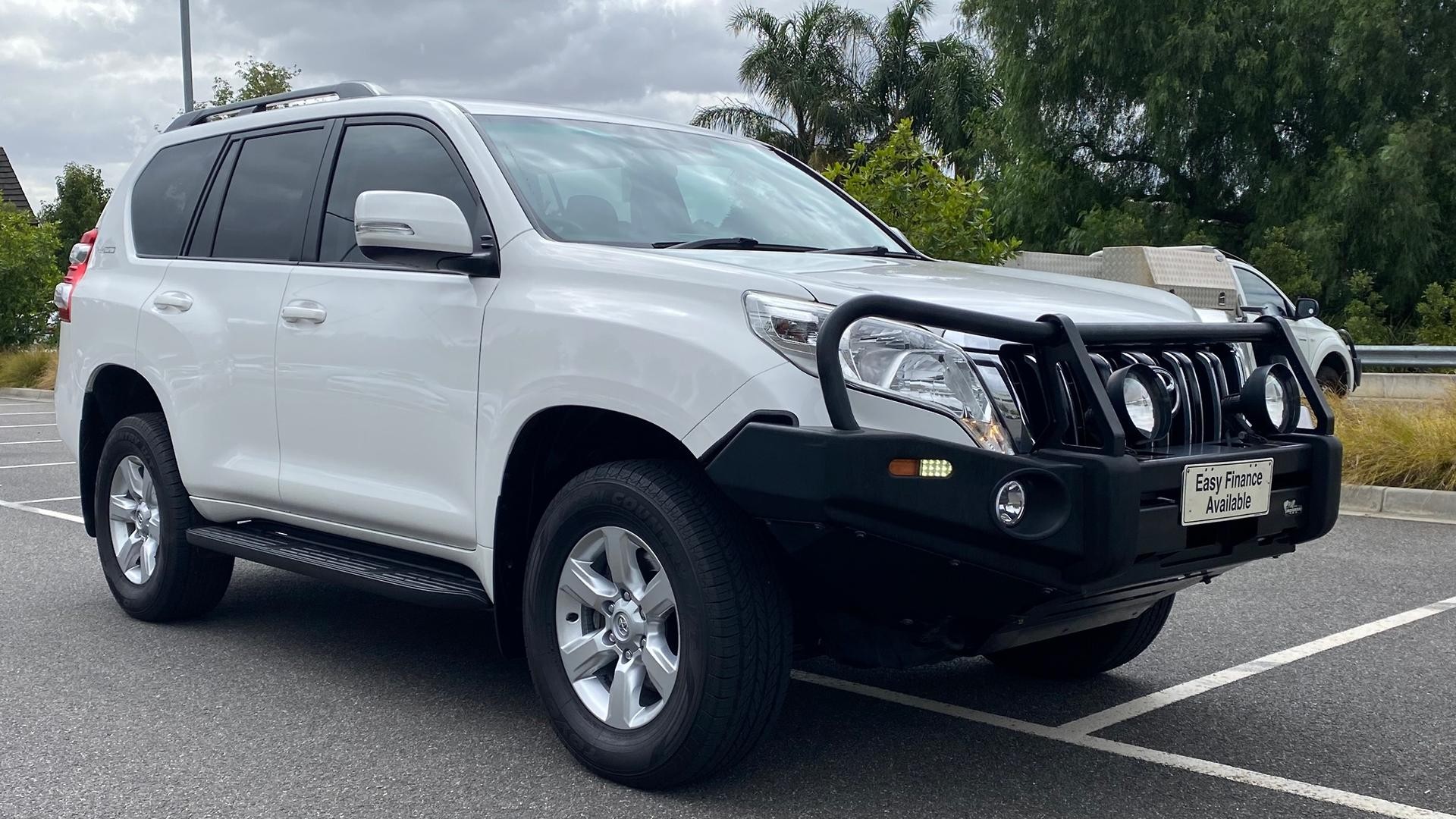 Toyota Landcruiser Prado image 2