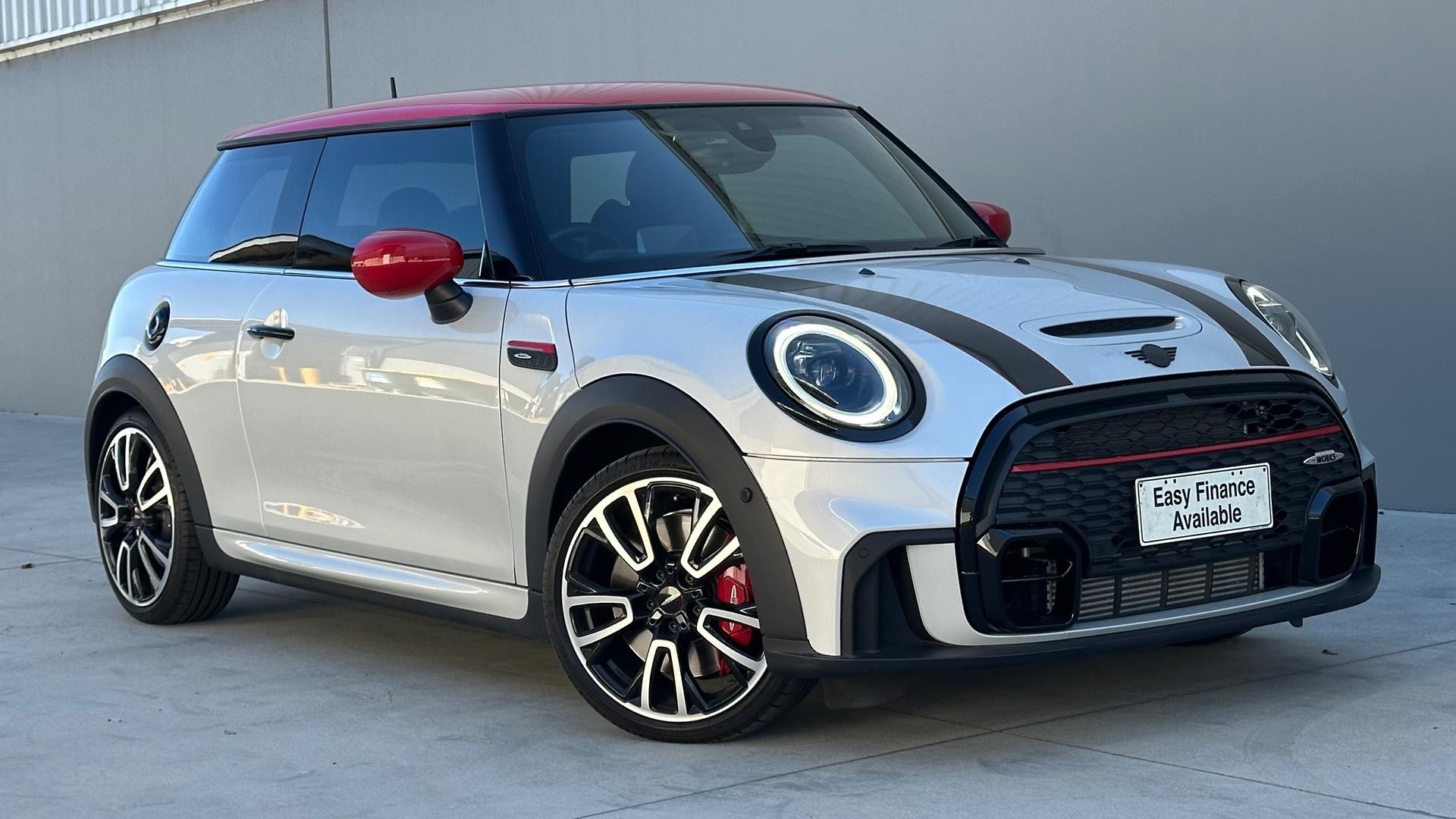 Mini Hatch image 1