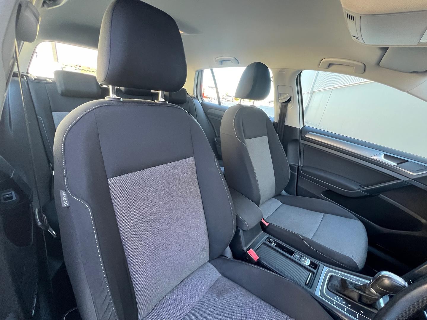 Volkswagen Golf image 4