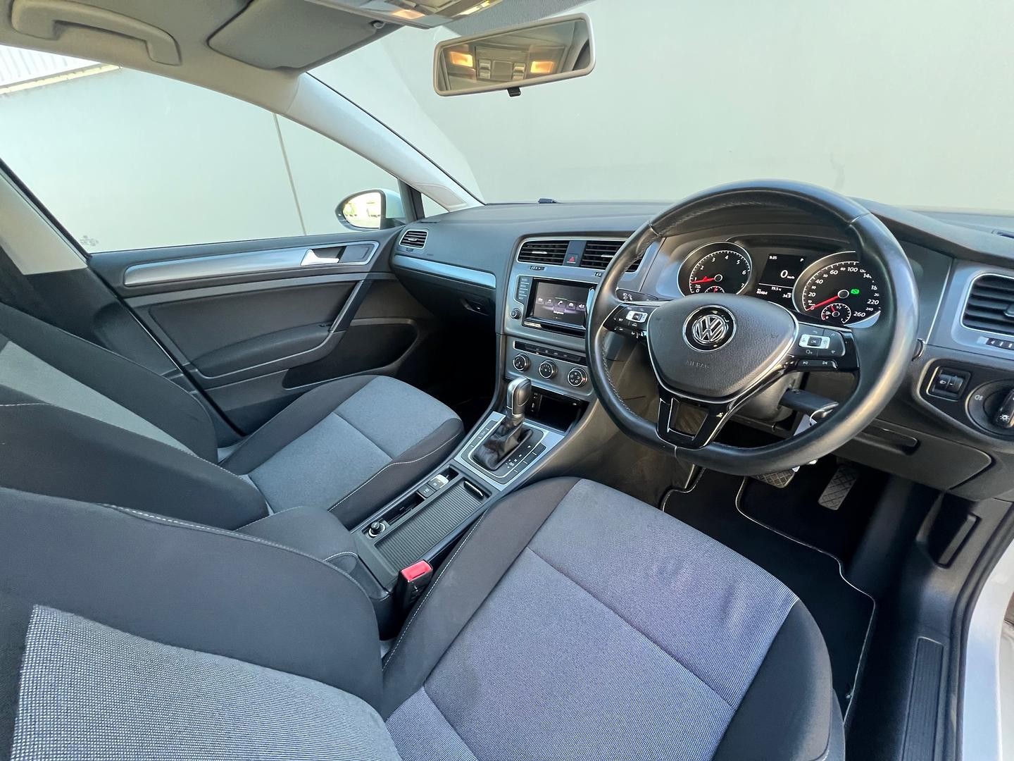 Volkswagen Golf image 3