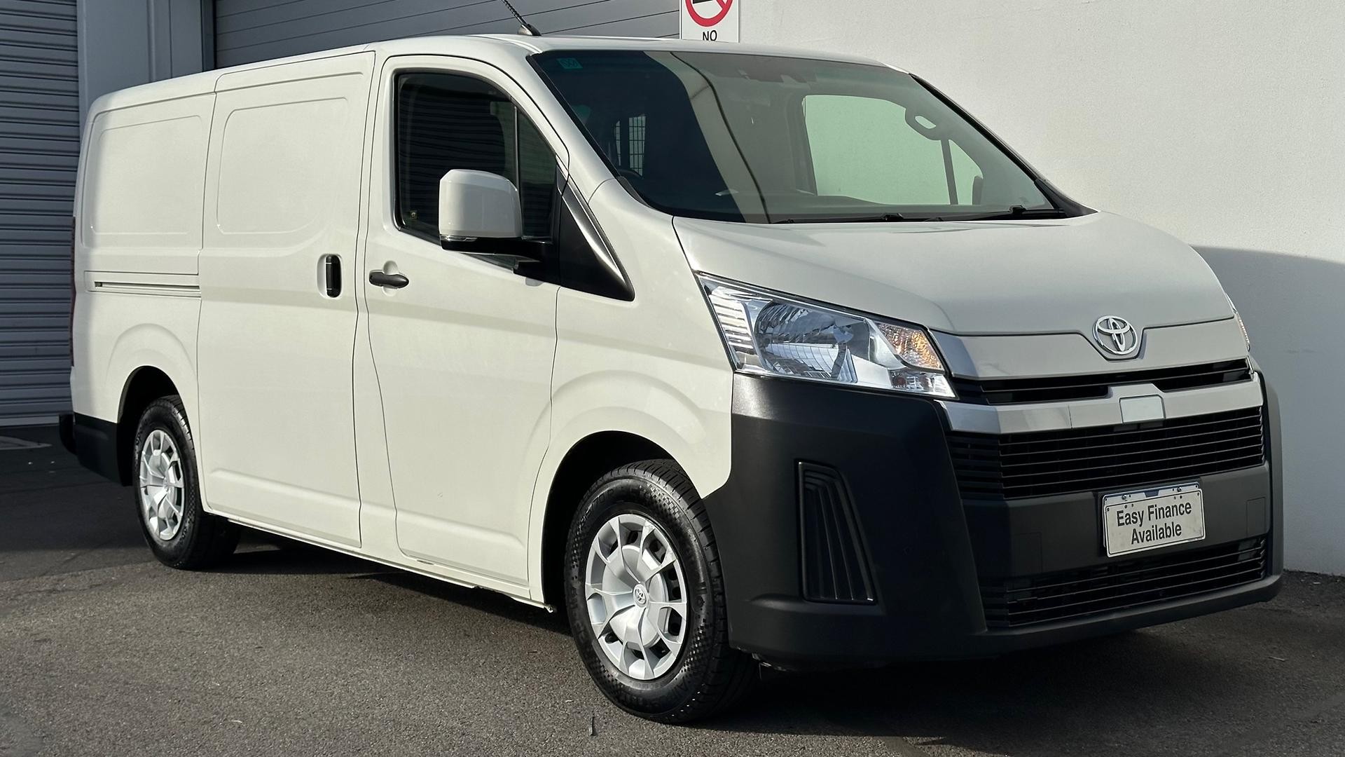 Toyota Hiace image 2