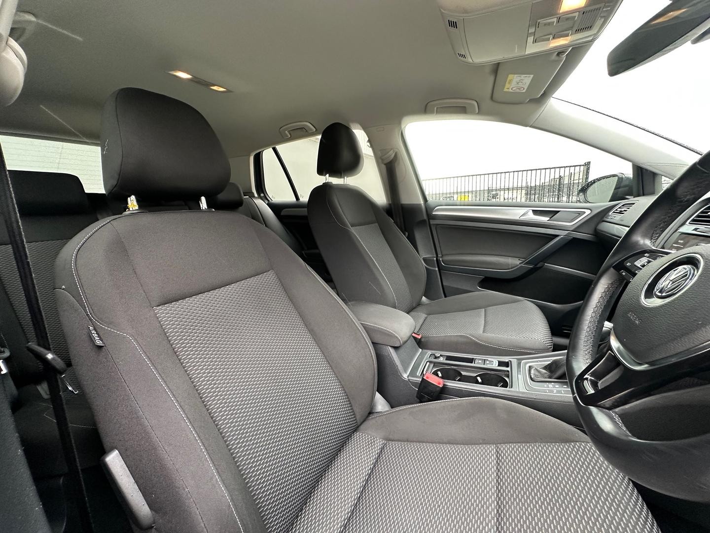 Volkswagen Golf image 4