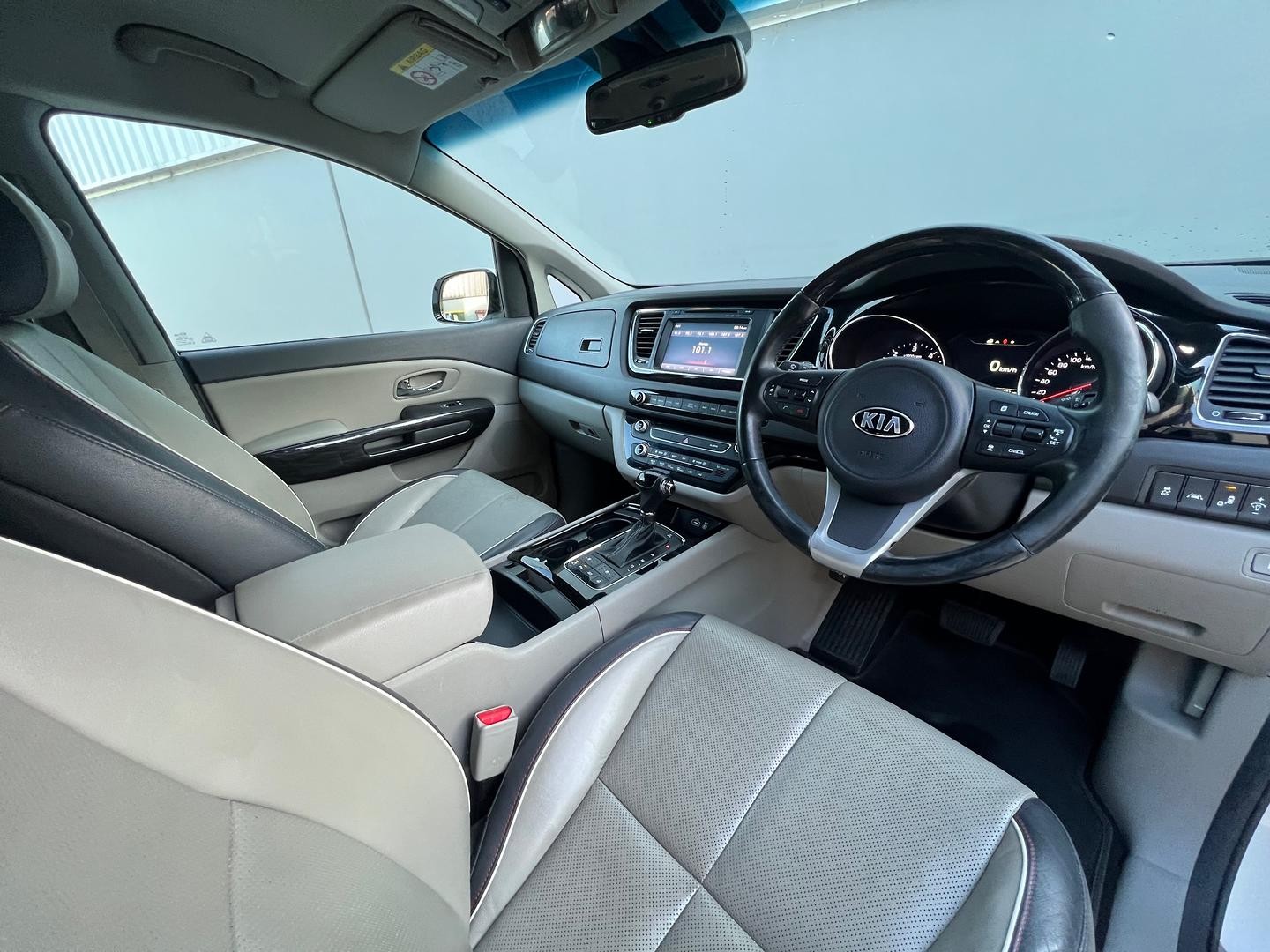 Kia Carnival image 3