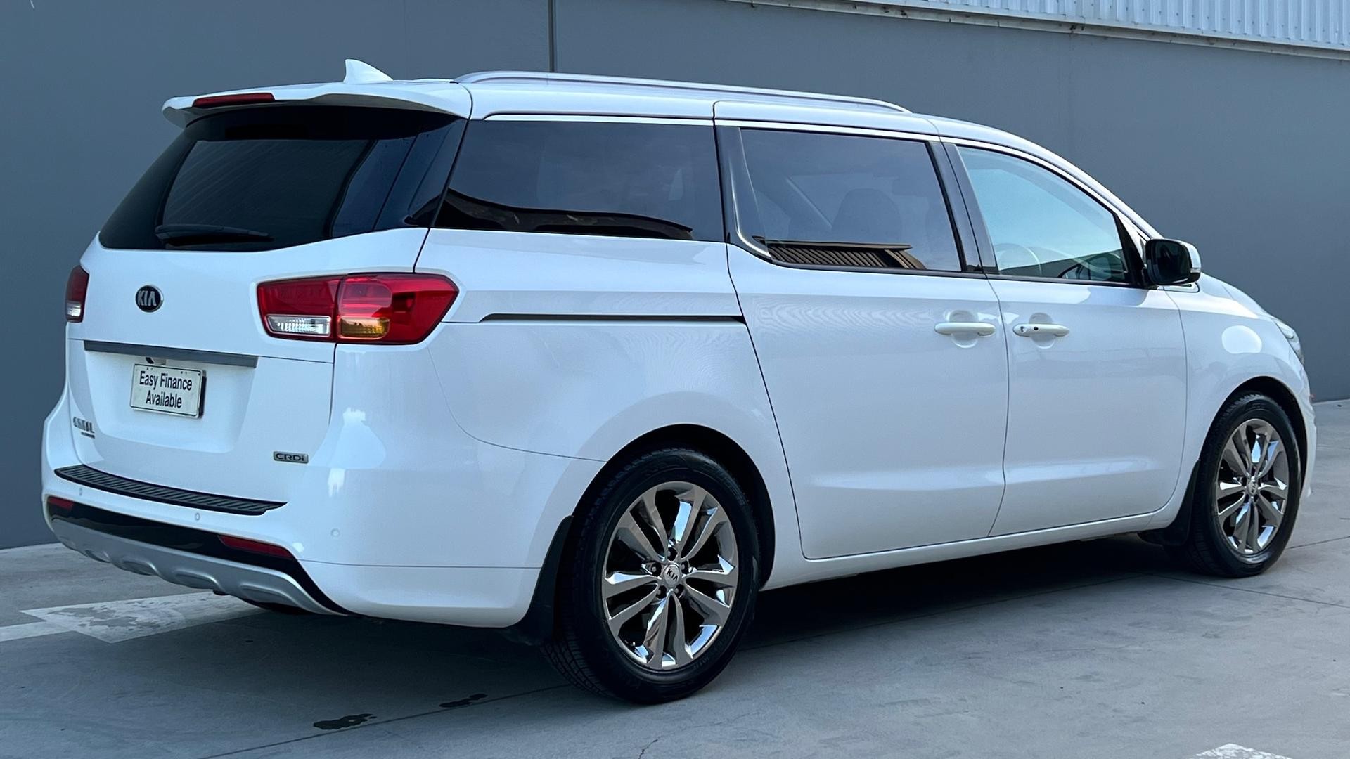 Kia Carnival image 4