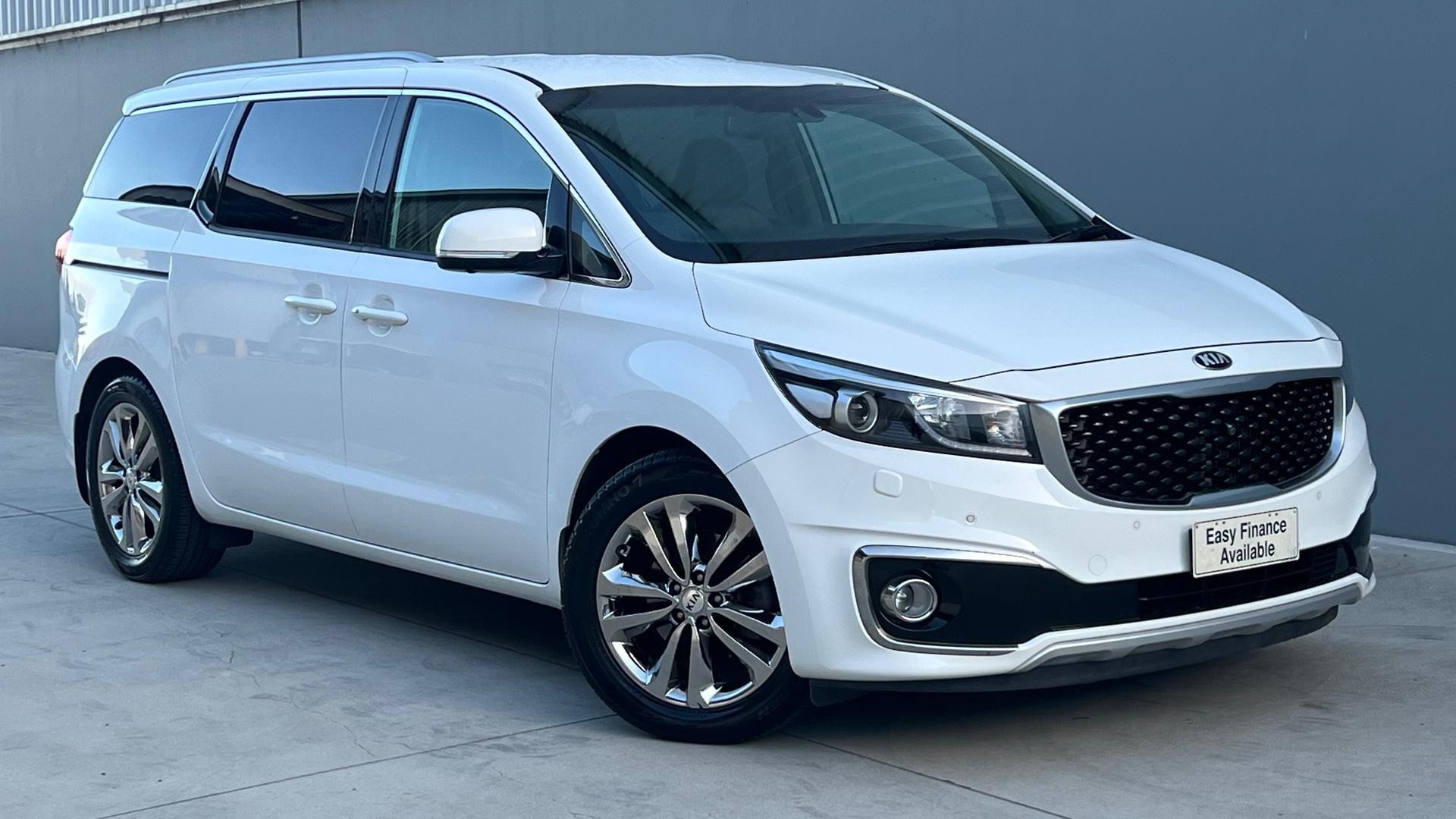 Kia Carnival image 1