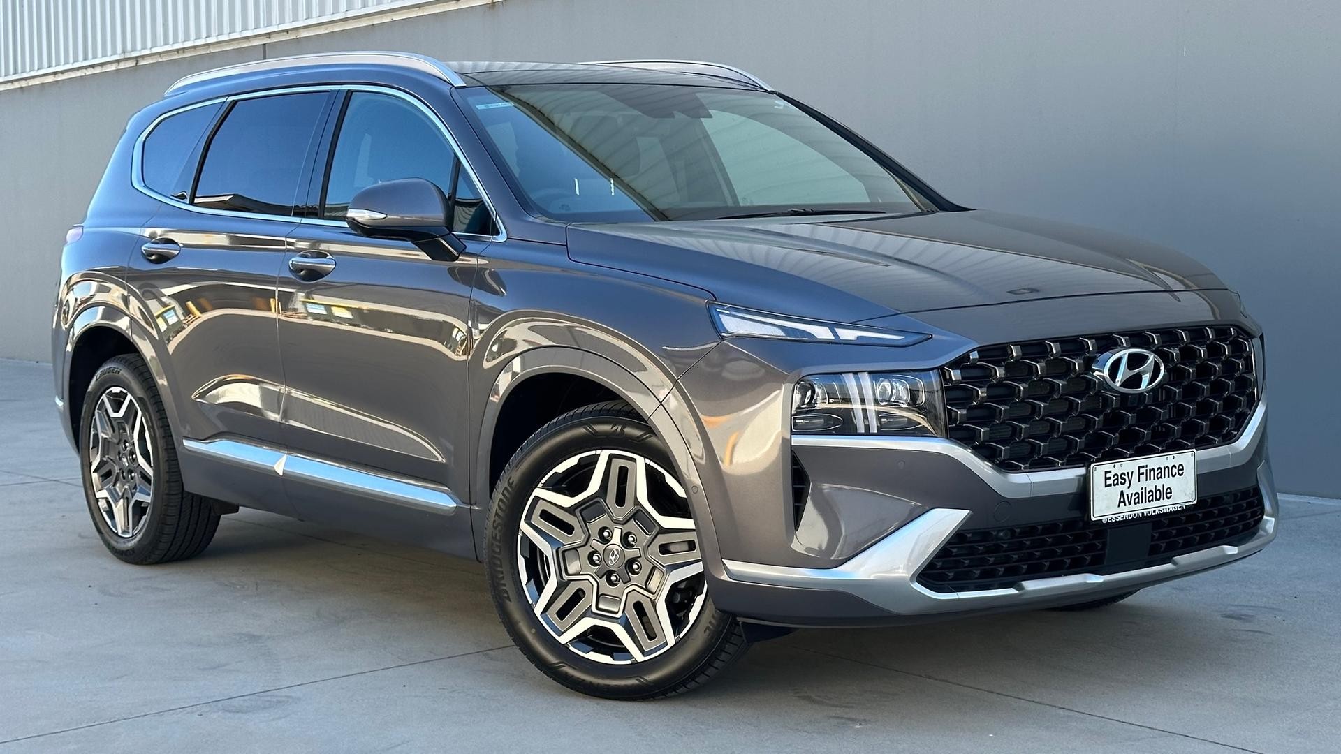Hyundai Santa Fe image 1