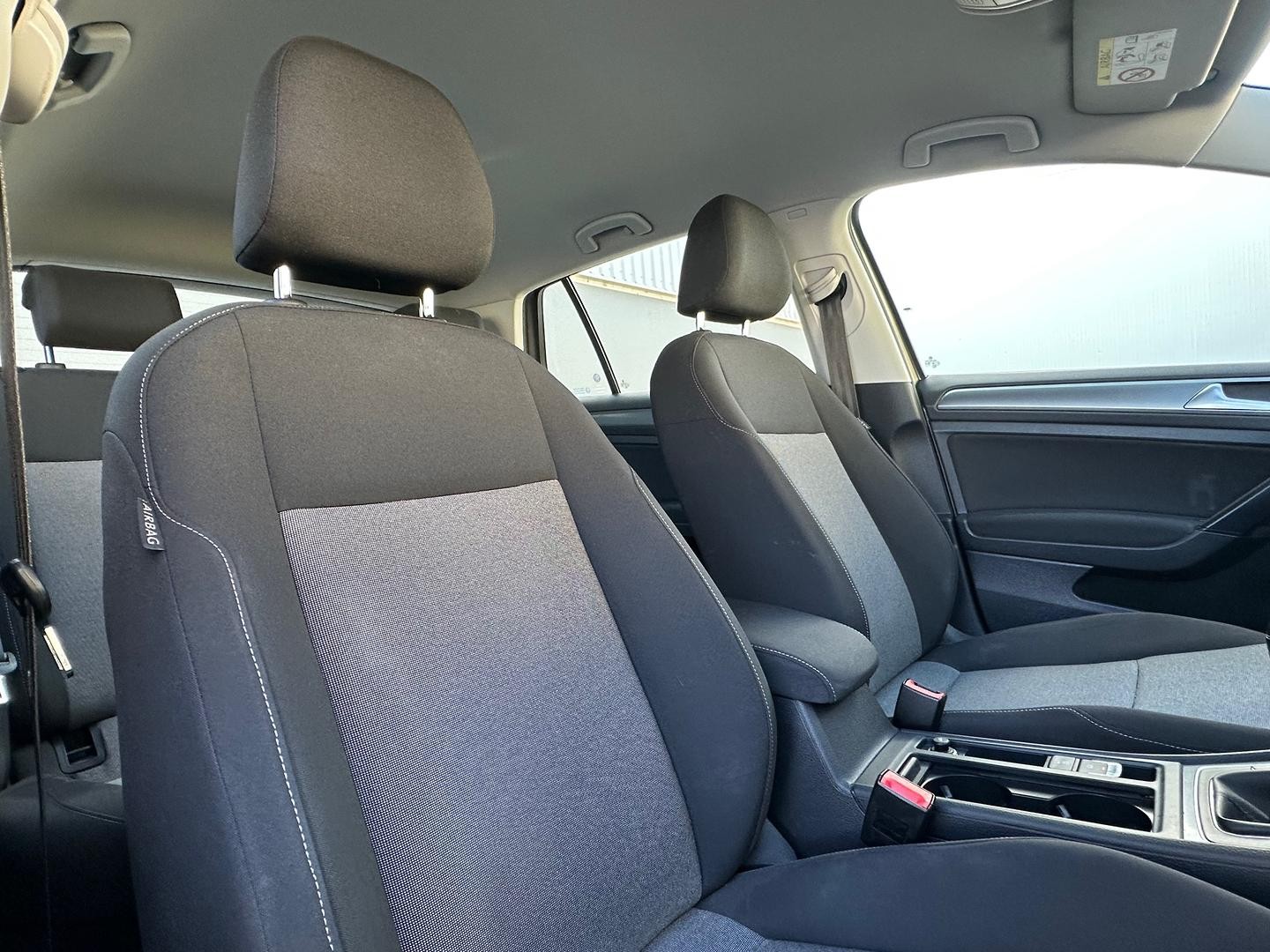 Volkswagen Golf image 4