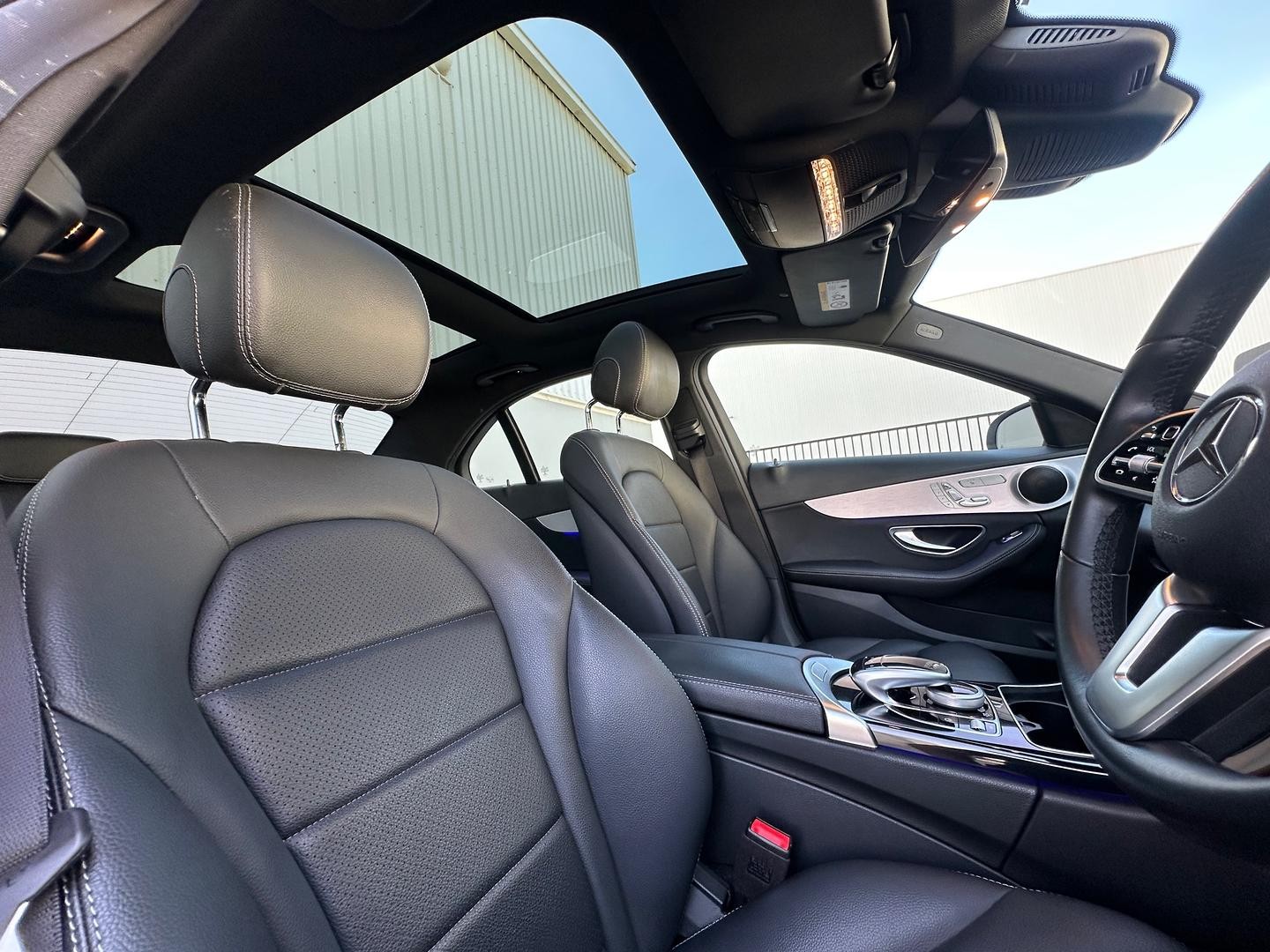Mercedes Benz C-class image 4