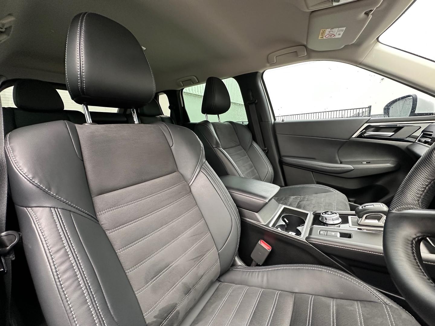 Mitsubishi Outlander image 4
