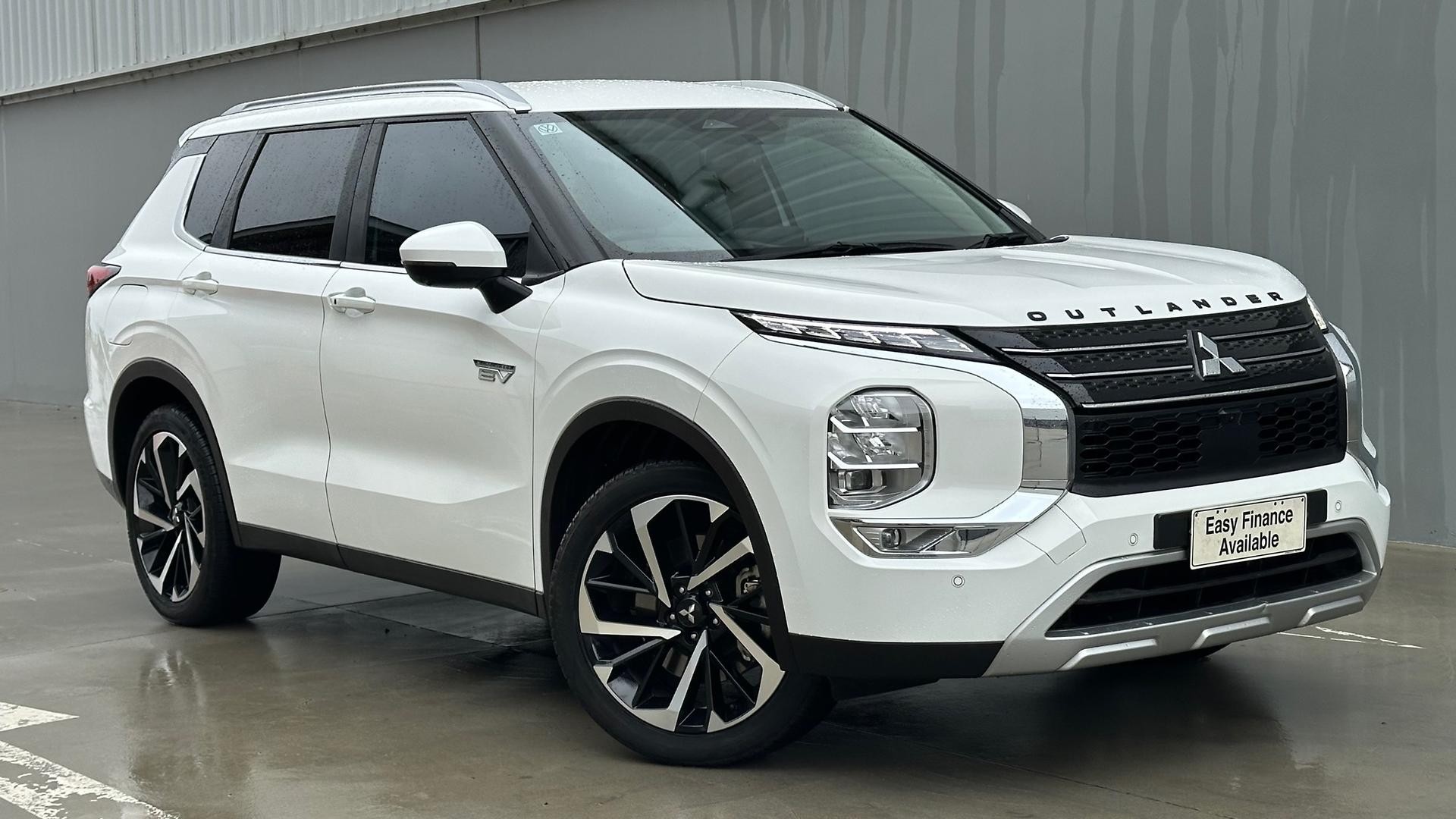 Mitsubishi Outlander image 1