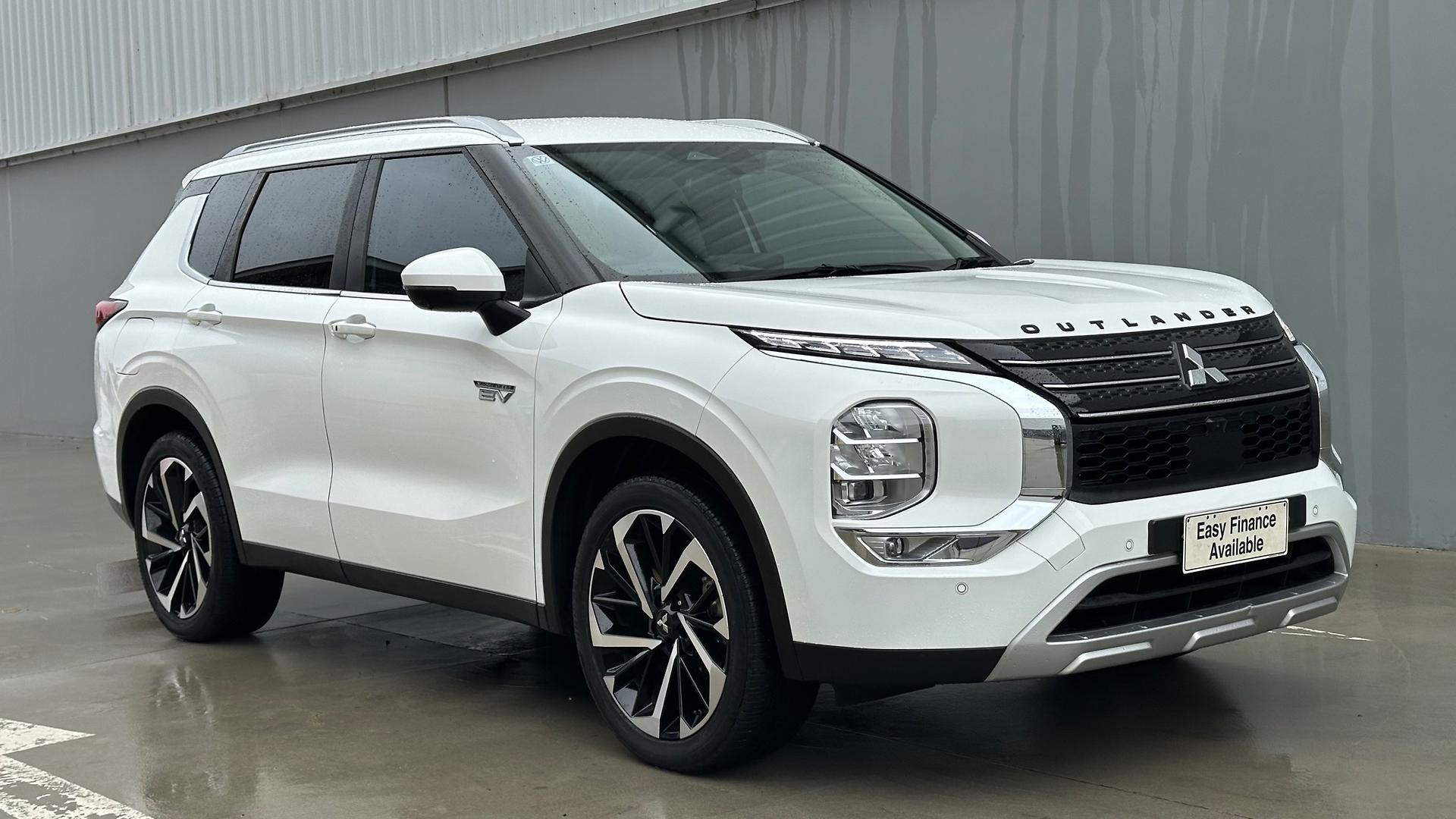 Mitsubishi Outlander image 2