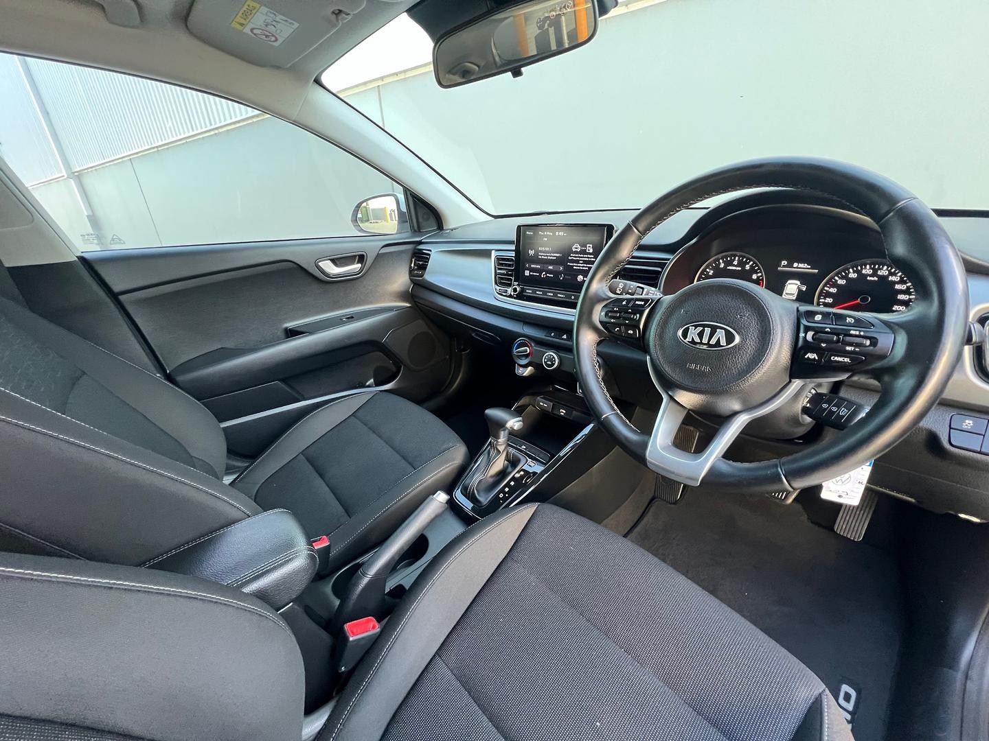 Kia Rio image 3