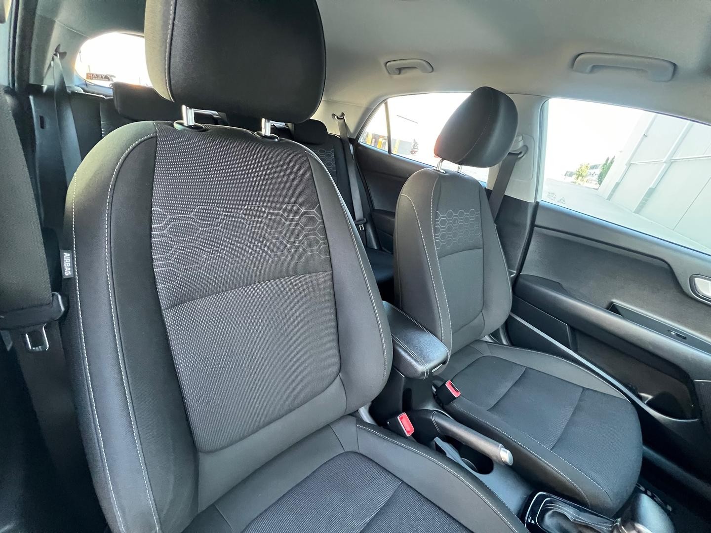 Kia Rio image 4