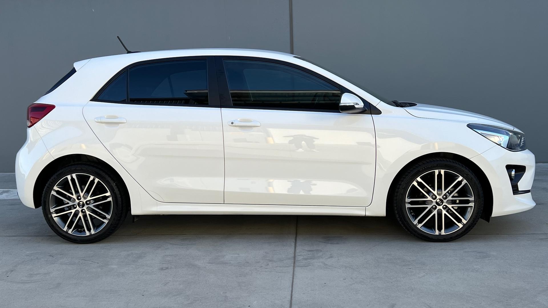 Kia Rio image 4