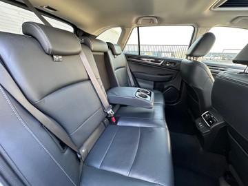 https://dvg-vehicle-assets.s3.amazonaws.com/V005181/d27s4cyuw71sz0p2l4uu19wkr.jpg