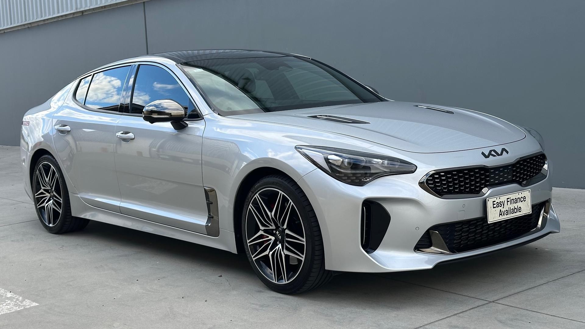 Kia Stinger image 2