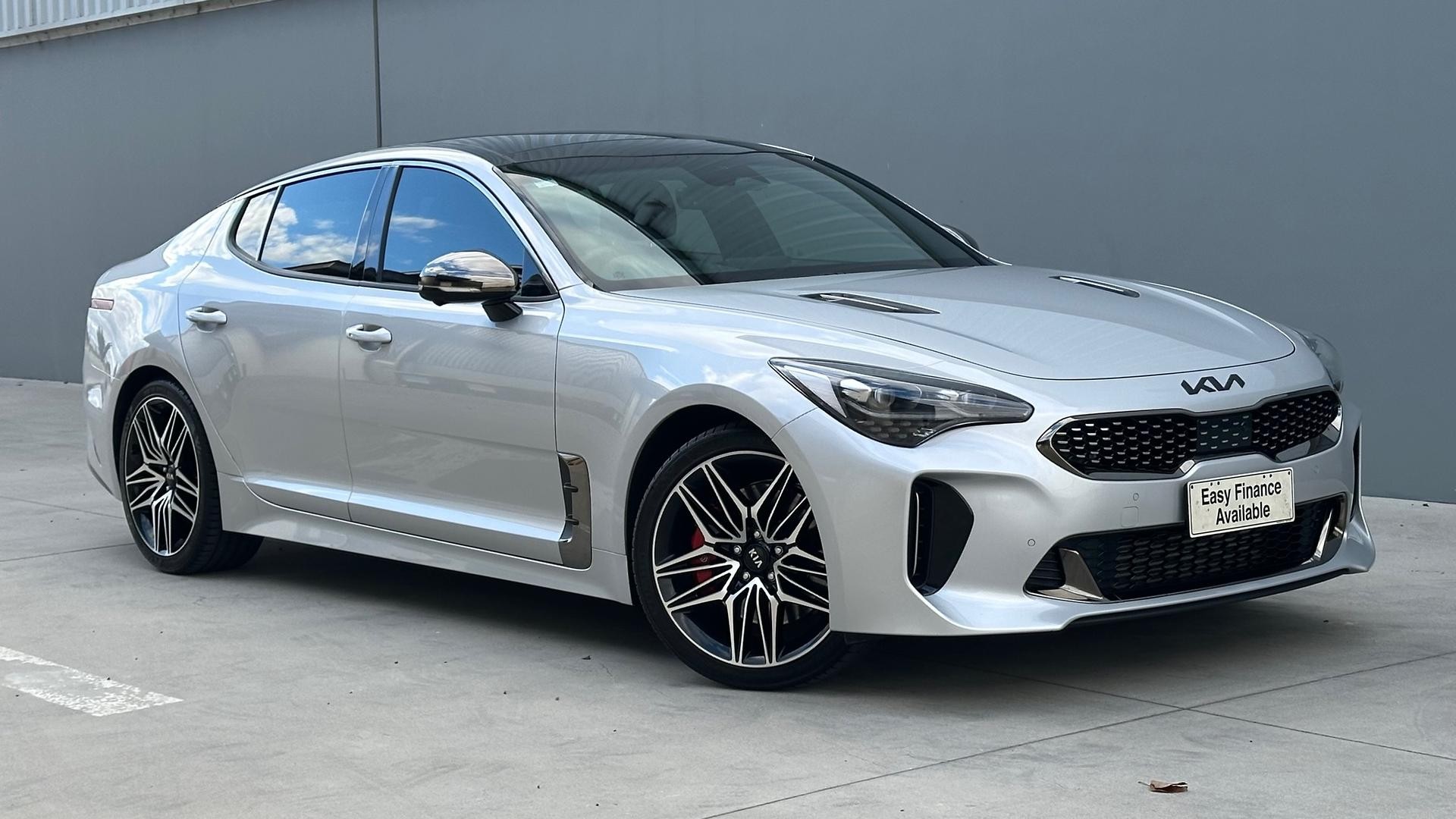Kia Stinger image 1