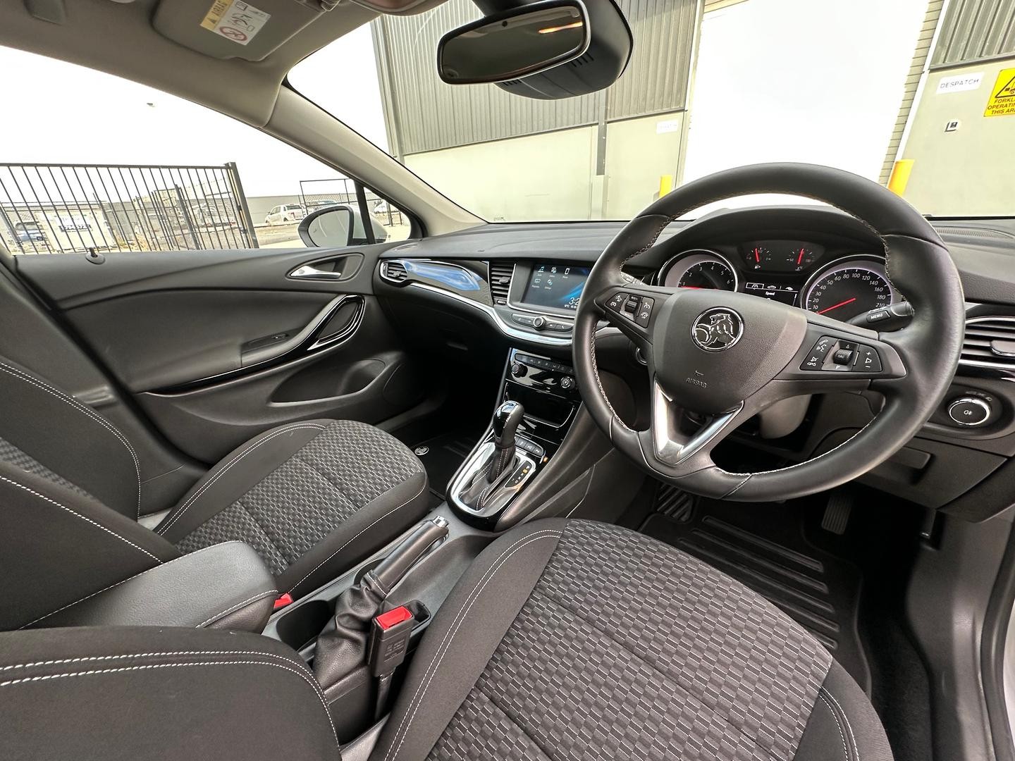 Holden Astra image 3
