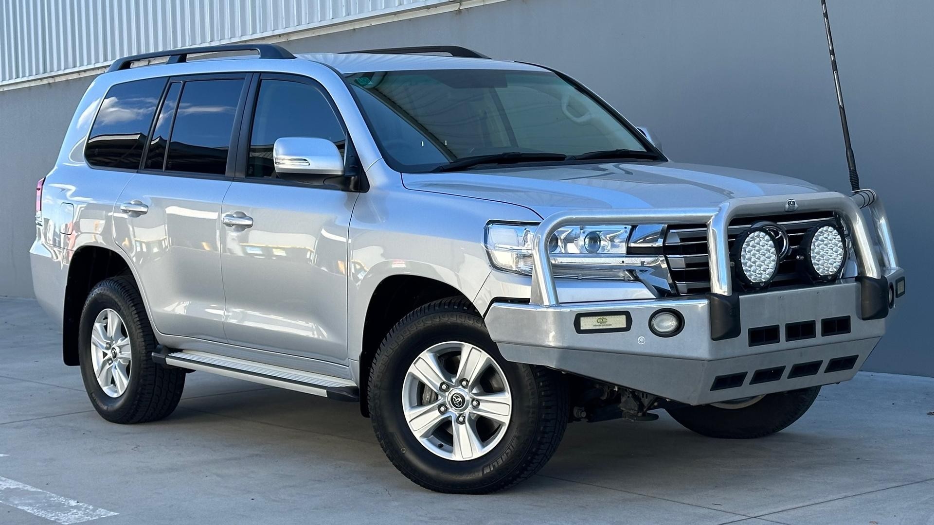 Toyota Landcruiser image 1