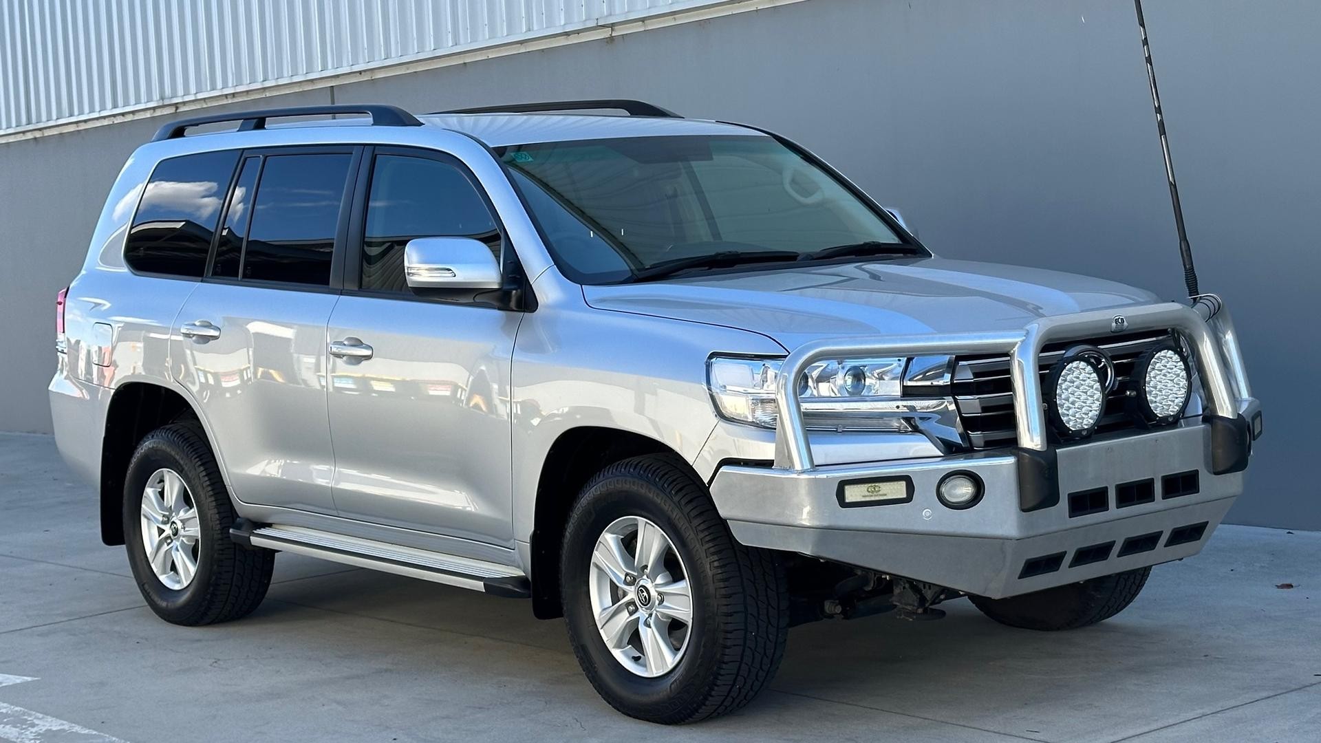 Toyota Landcruiser image 2