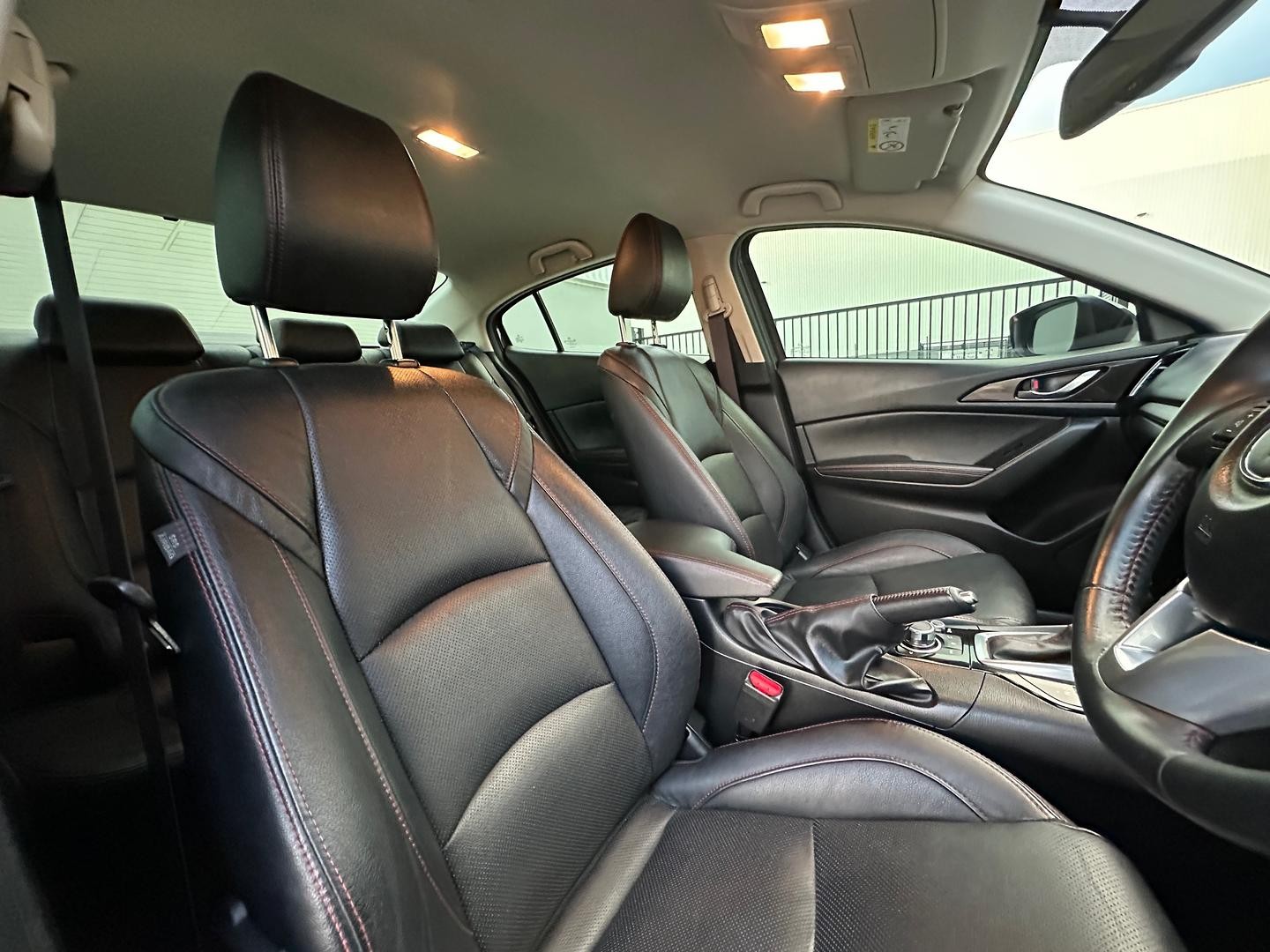 Mazda 3 image 4
