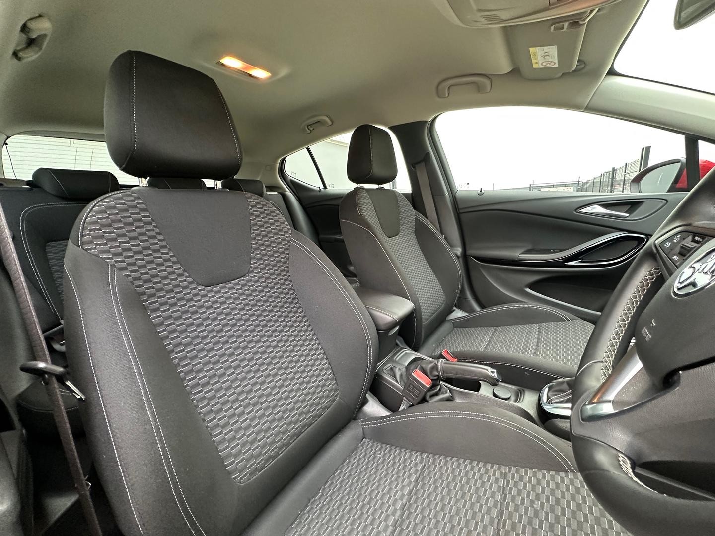 Holden Astra image 4