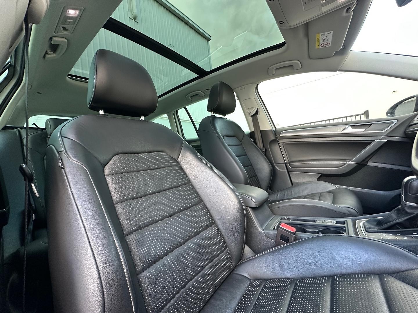 Volkswagen Golf image 4