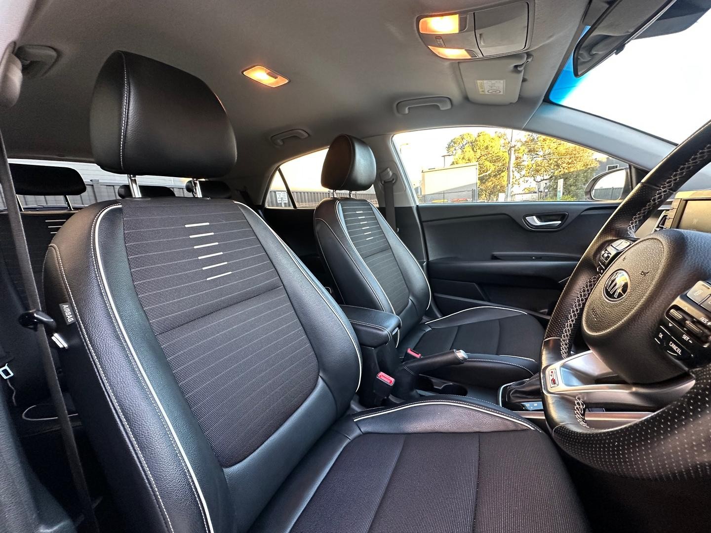 Kia Rio image 4