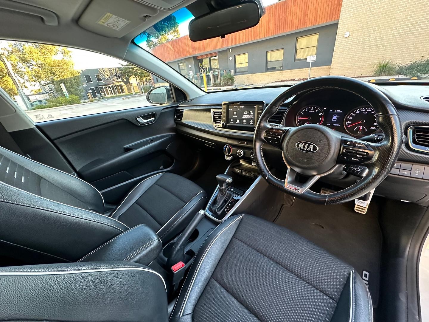 Kia Rio image 3