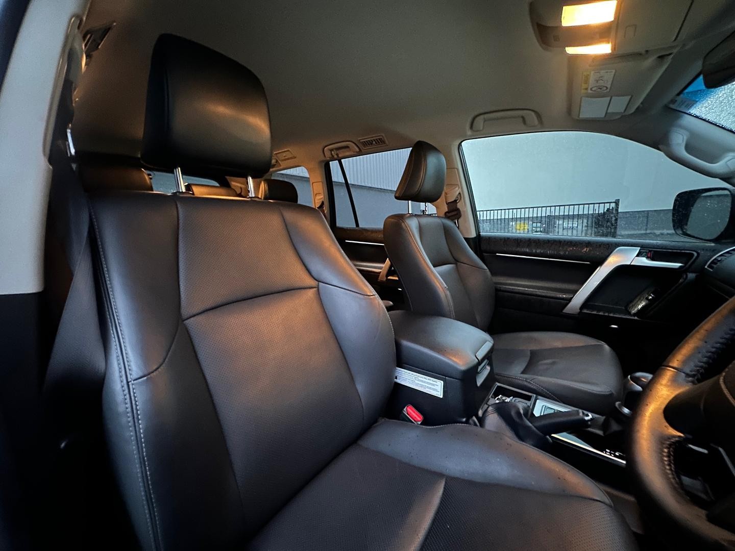 Toyota Landcruiser Prado image 3