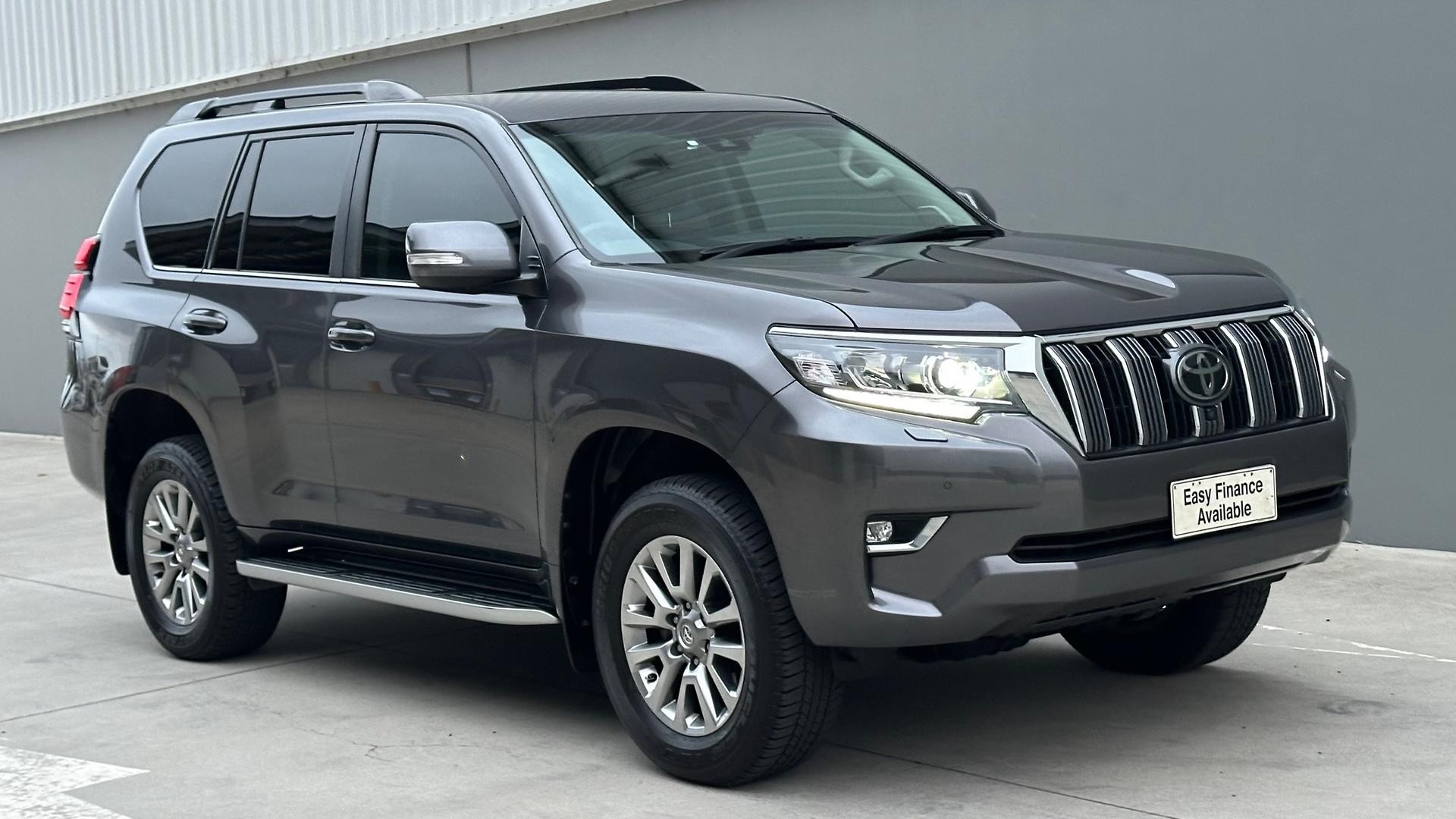 Toyota Landcruiser Prado image 2