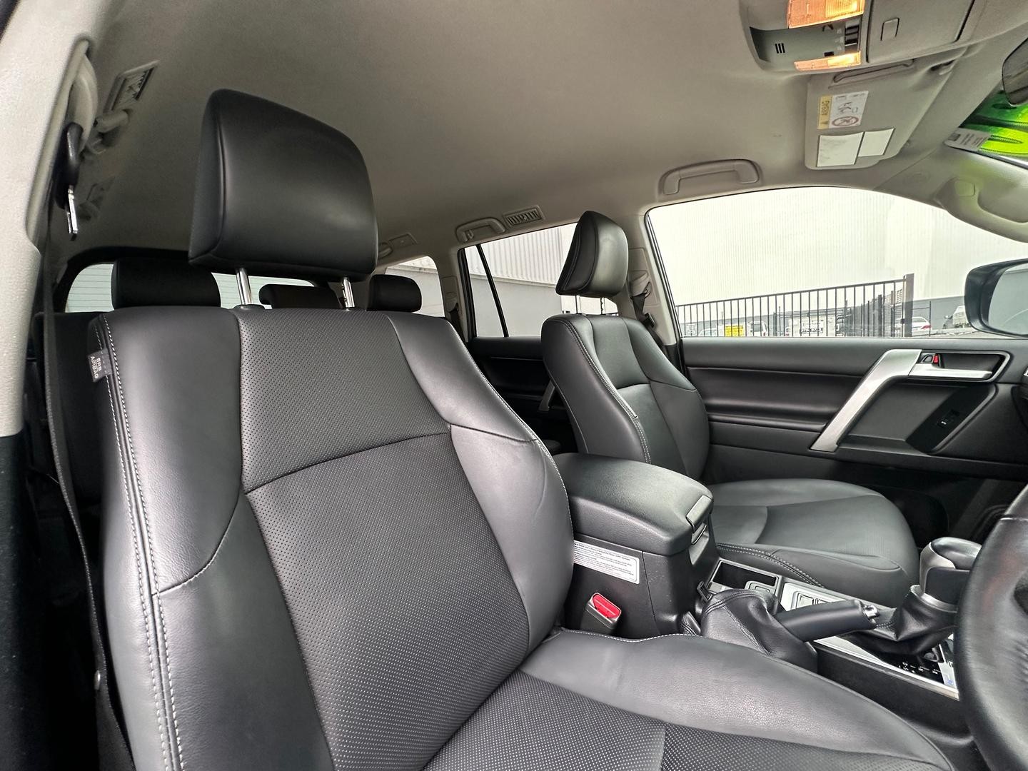 Toyota Landcruiser Prado image 4
