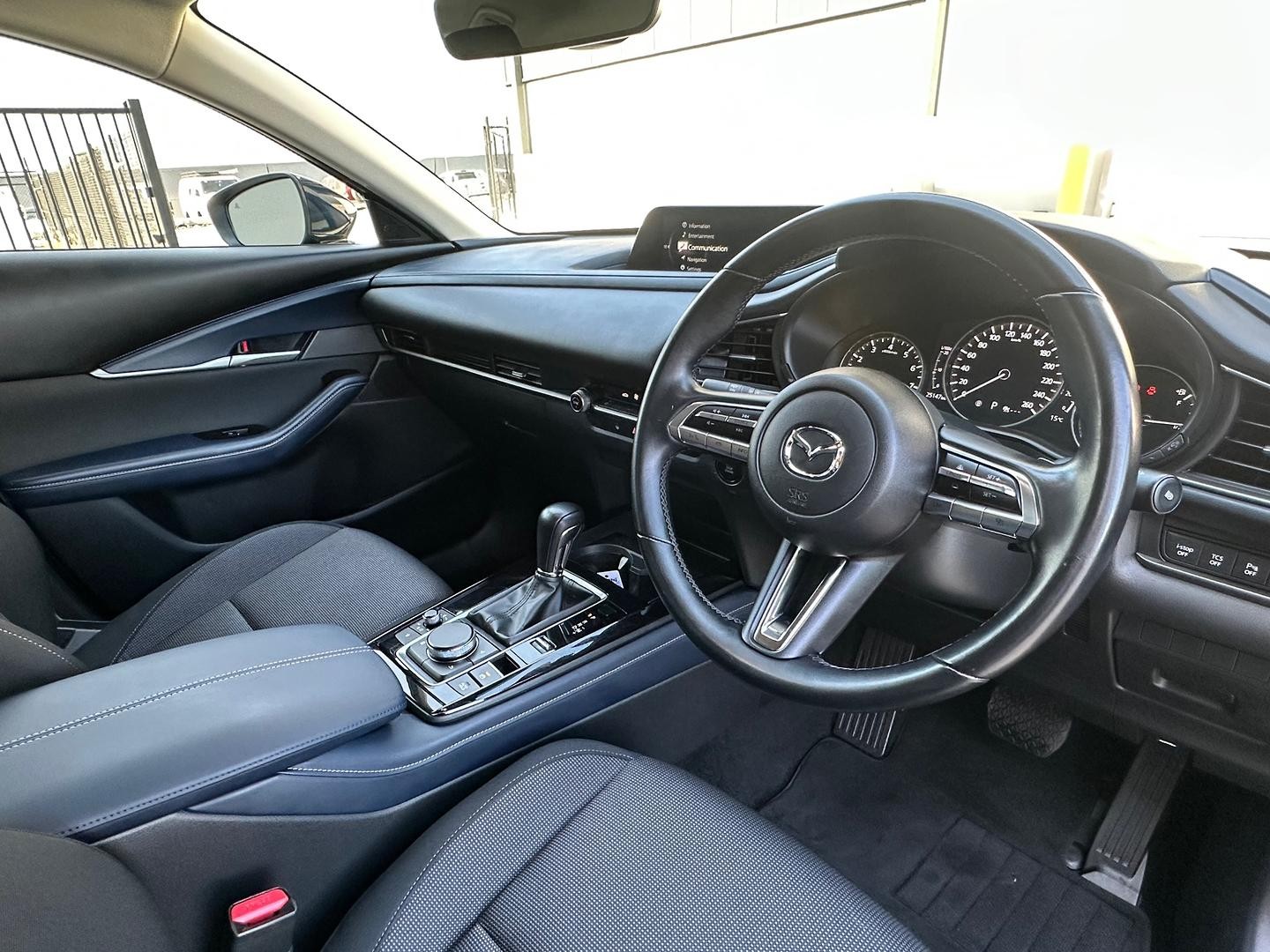 Mazda Cx-30 image 3
