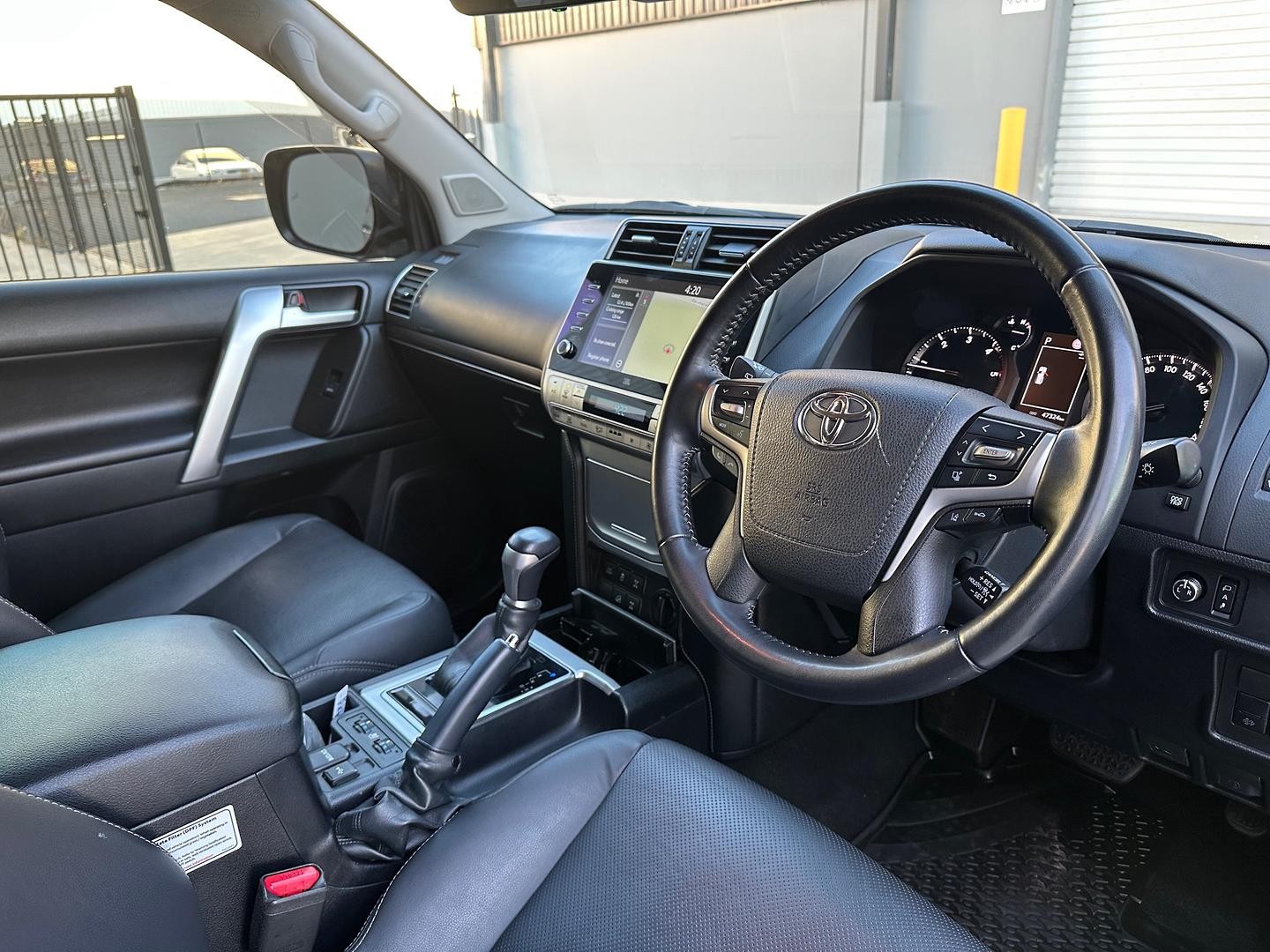 Toyota Landcruiser Prado image 3