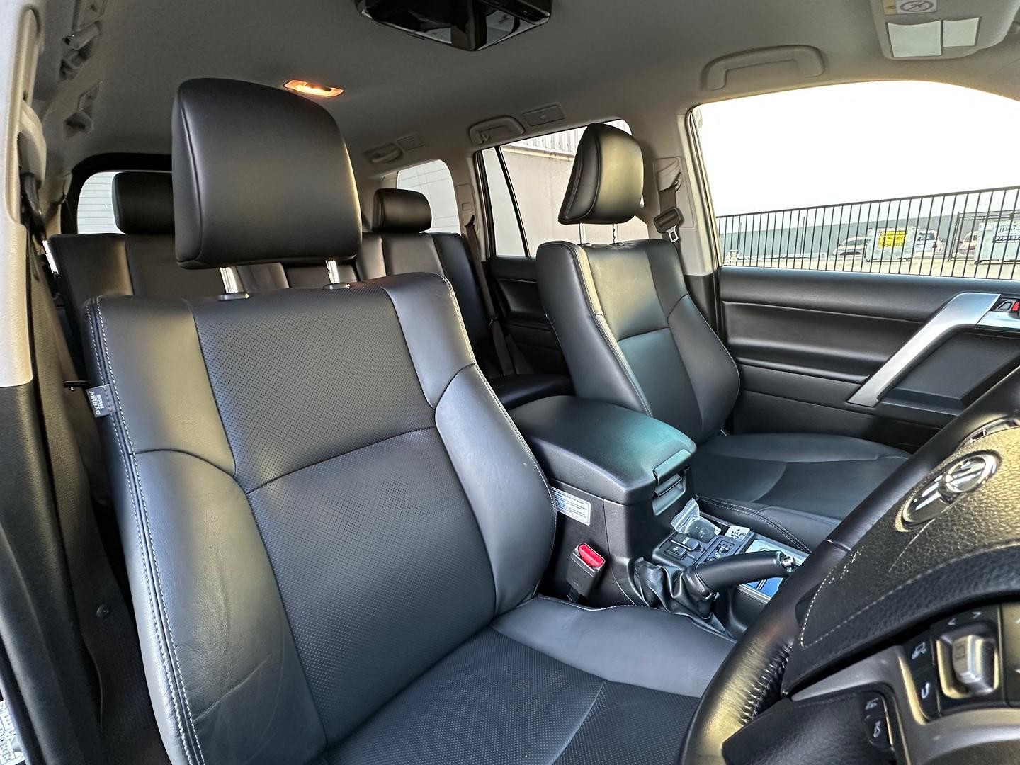 Toyota Landcruiser Prado image 4