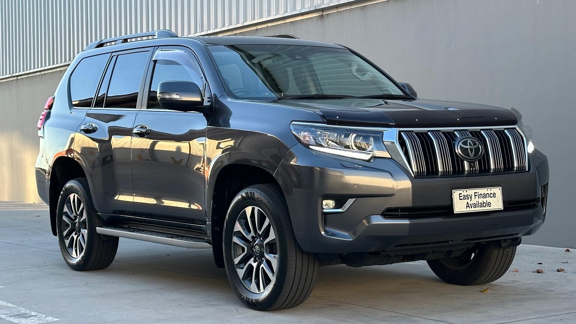 Toyota Landcruiser Prado image 2