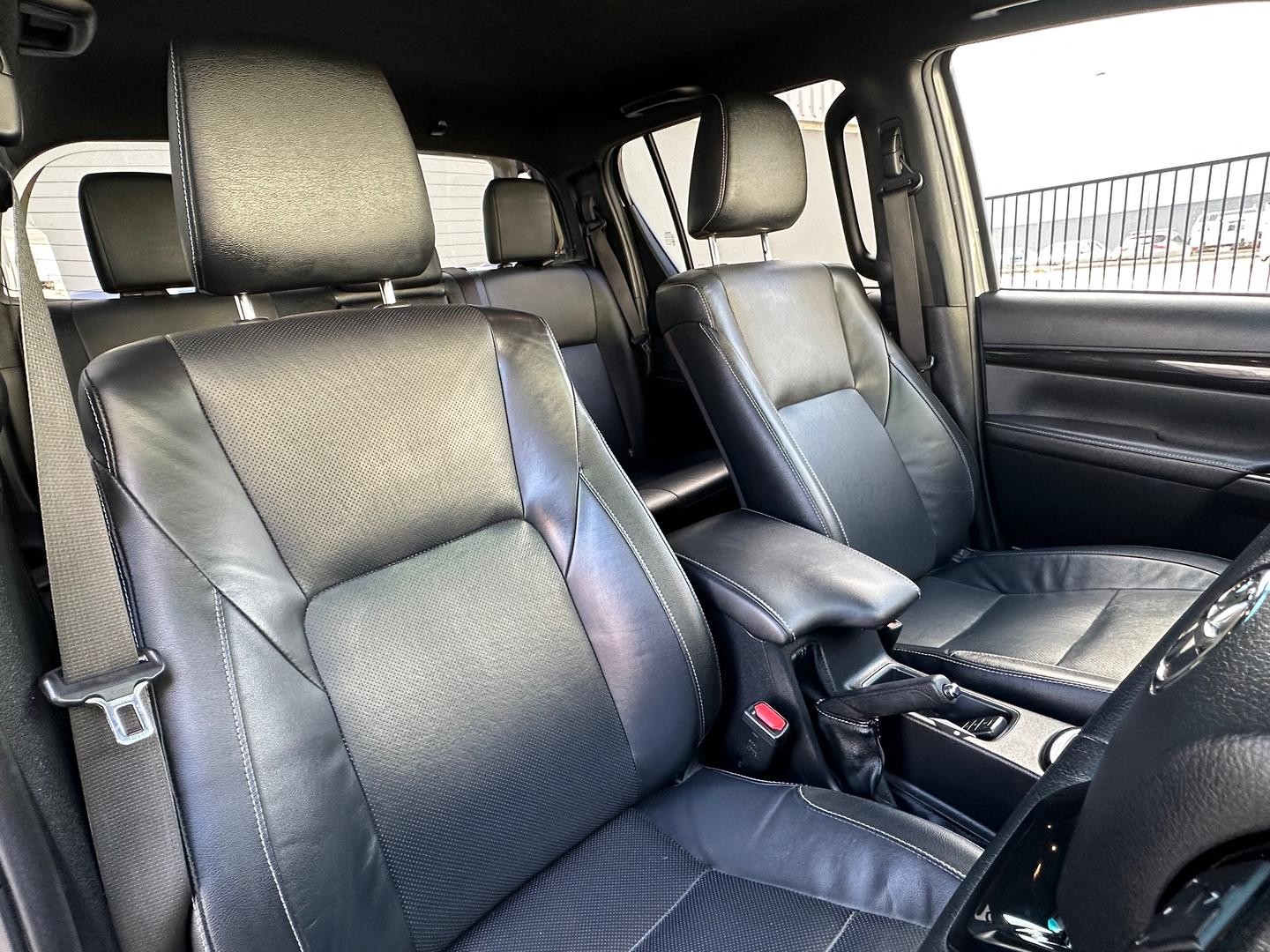 Toyota Hilux image 4