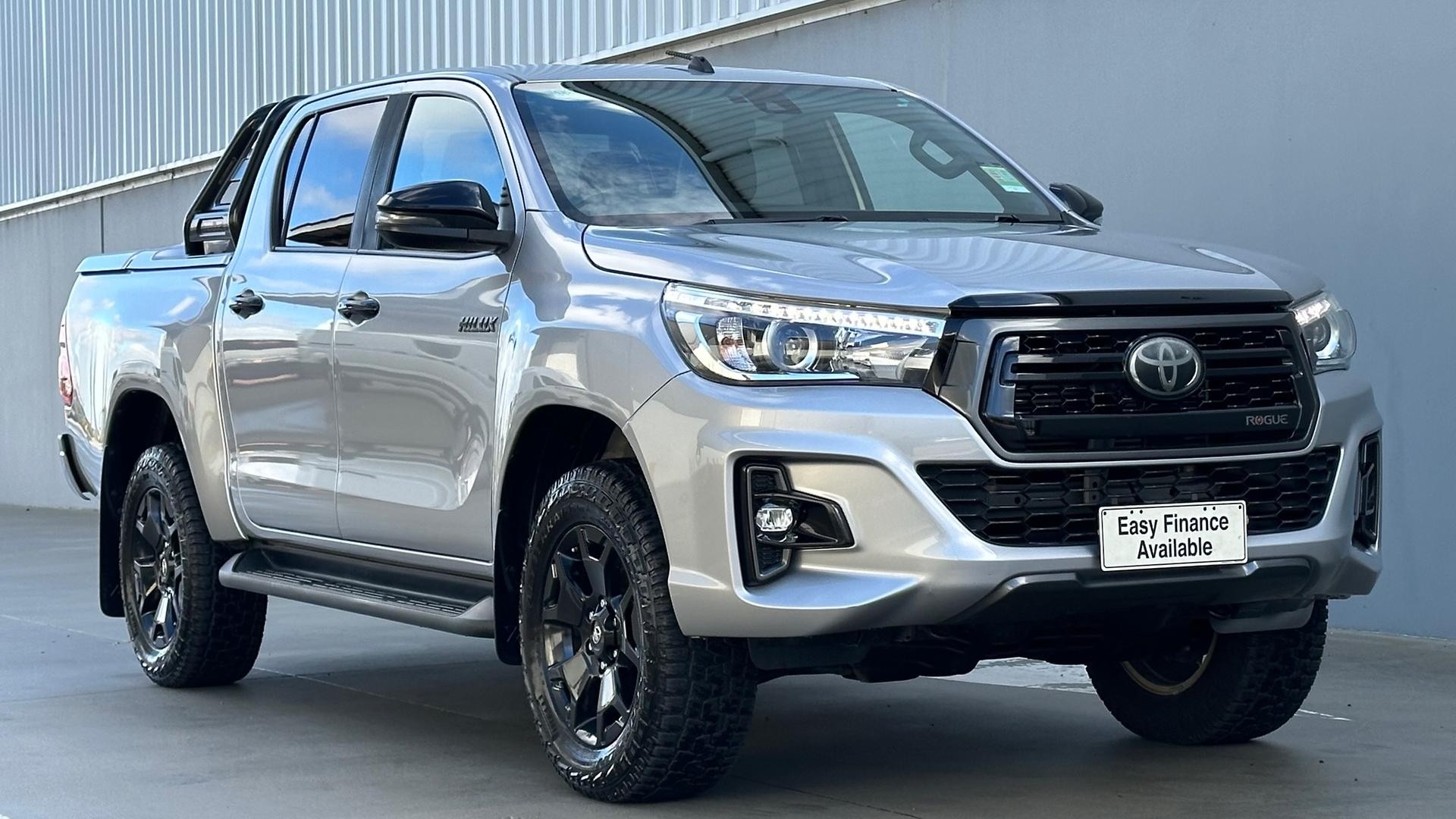 Toyota Hilux image 2