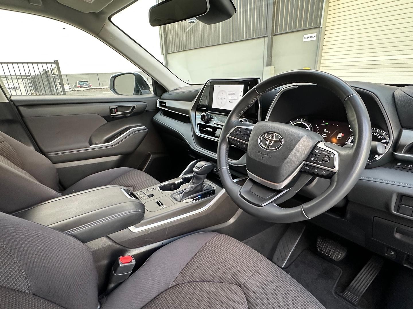 Toyota Kluger image 3