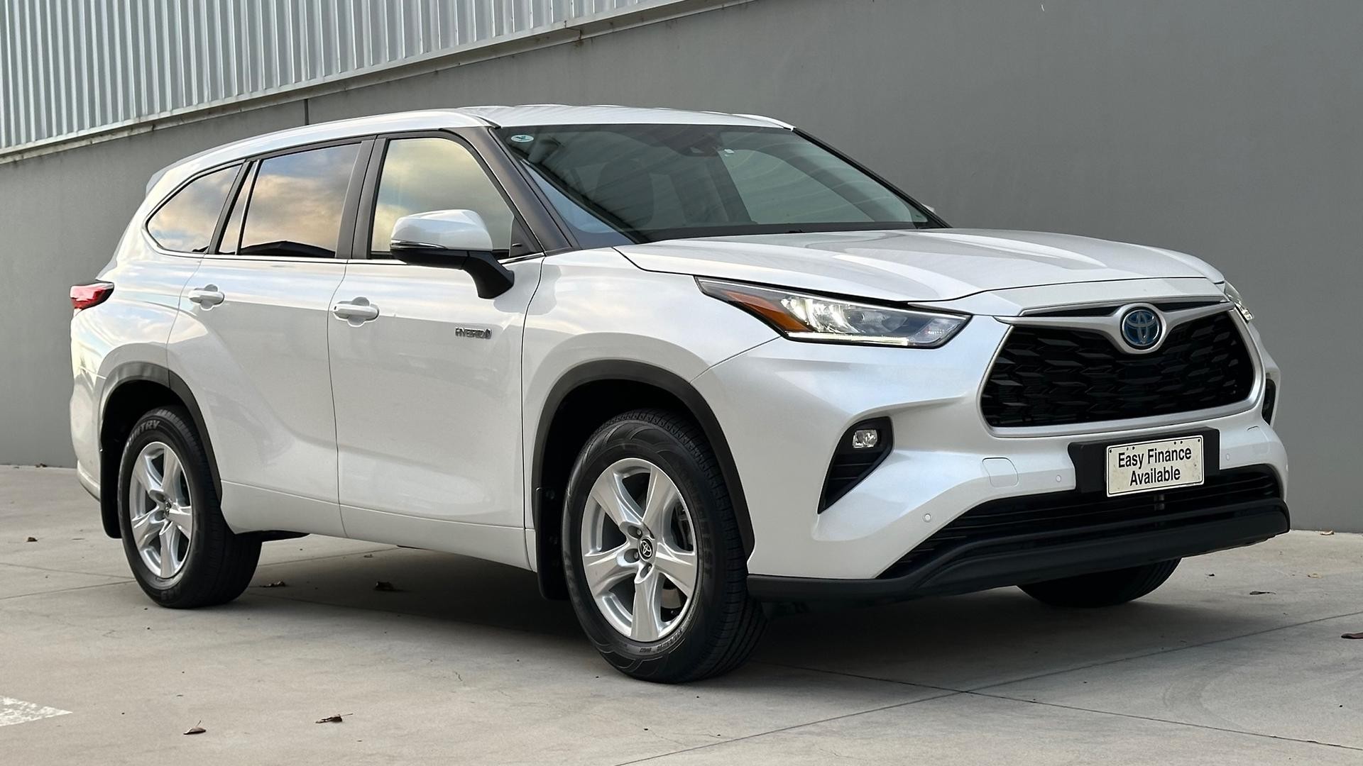 Toyota Kluger image 2