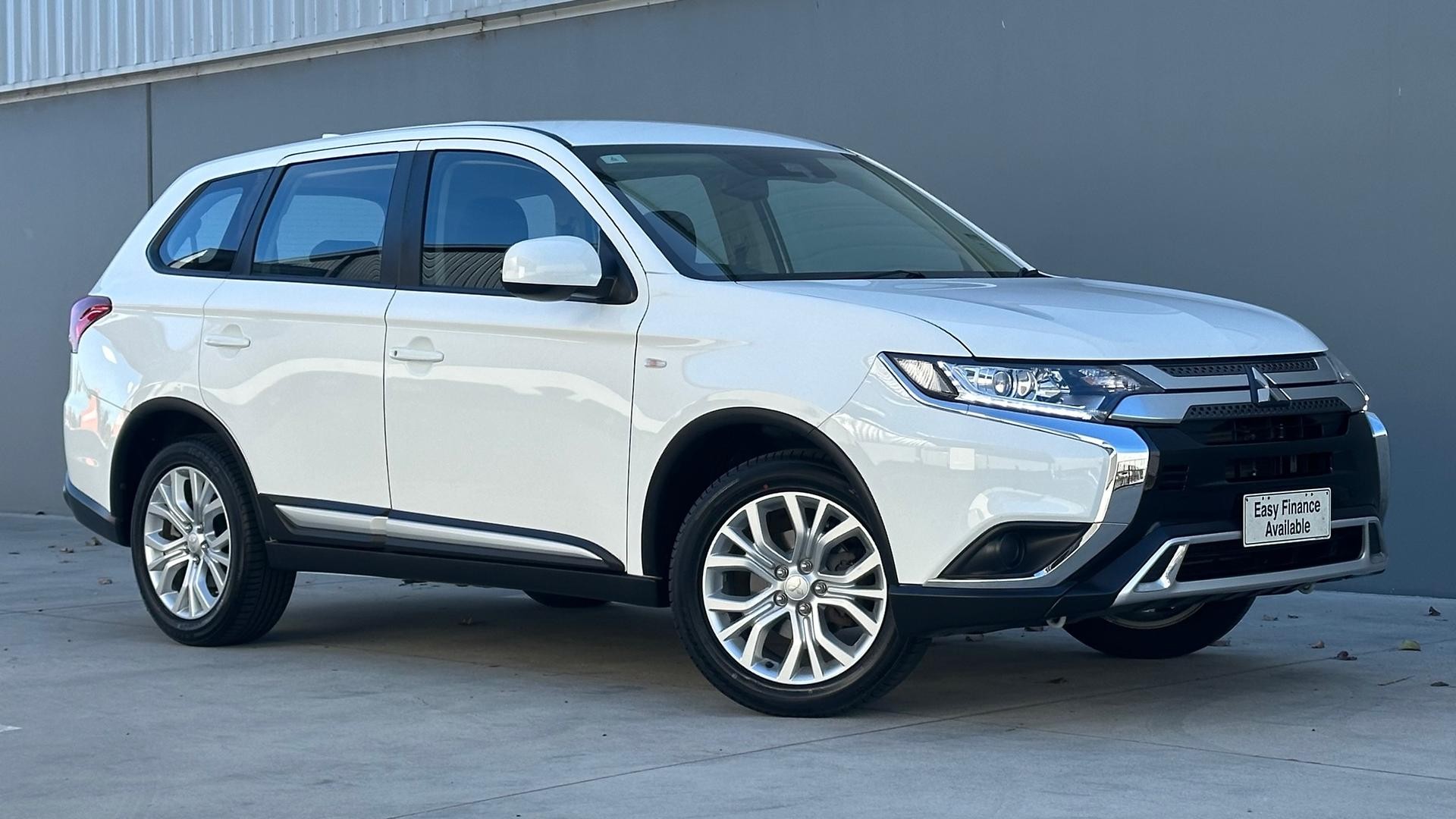 Mitsubishi Outlander image 1