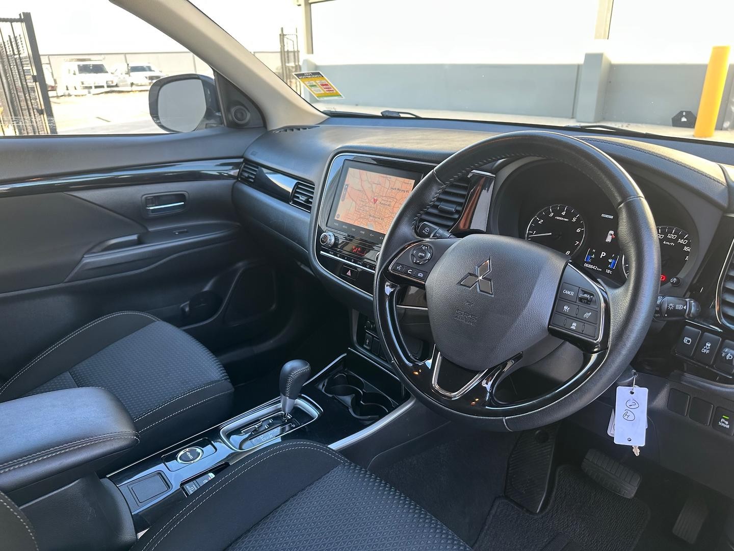 Mitsubishi Outlander image 3