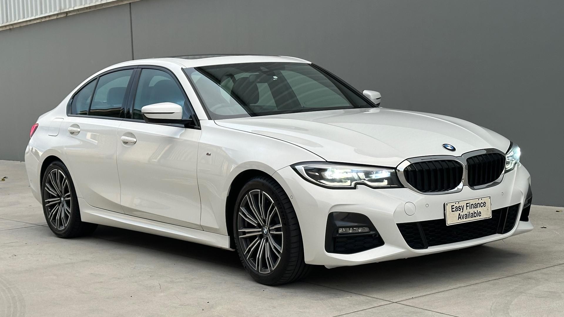 BMW 3 Series image 2