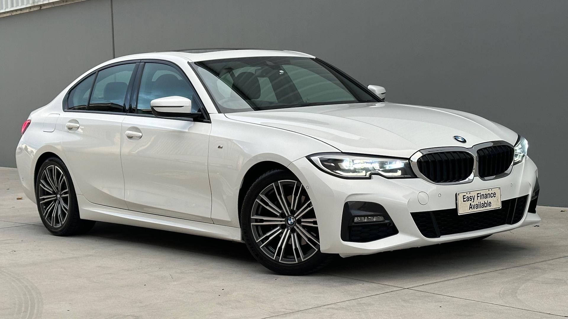 BMW 3 Series image 1
