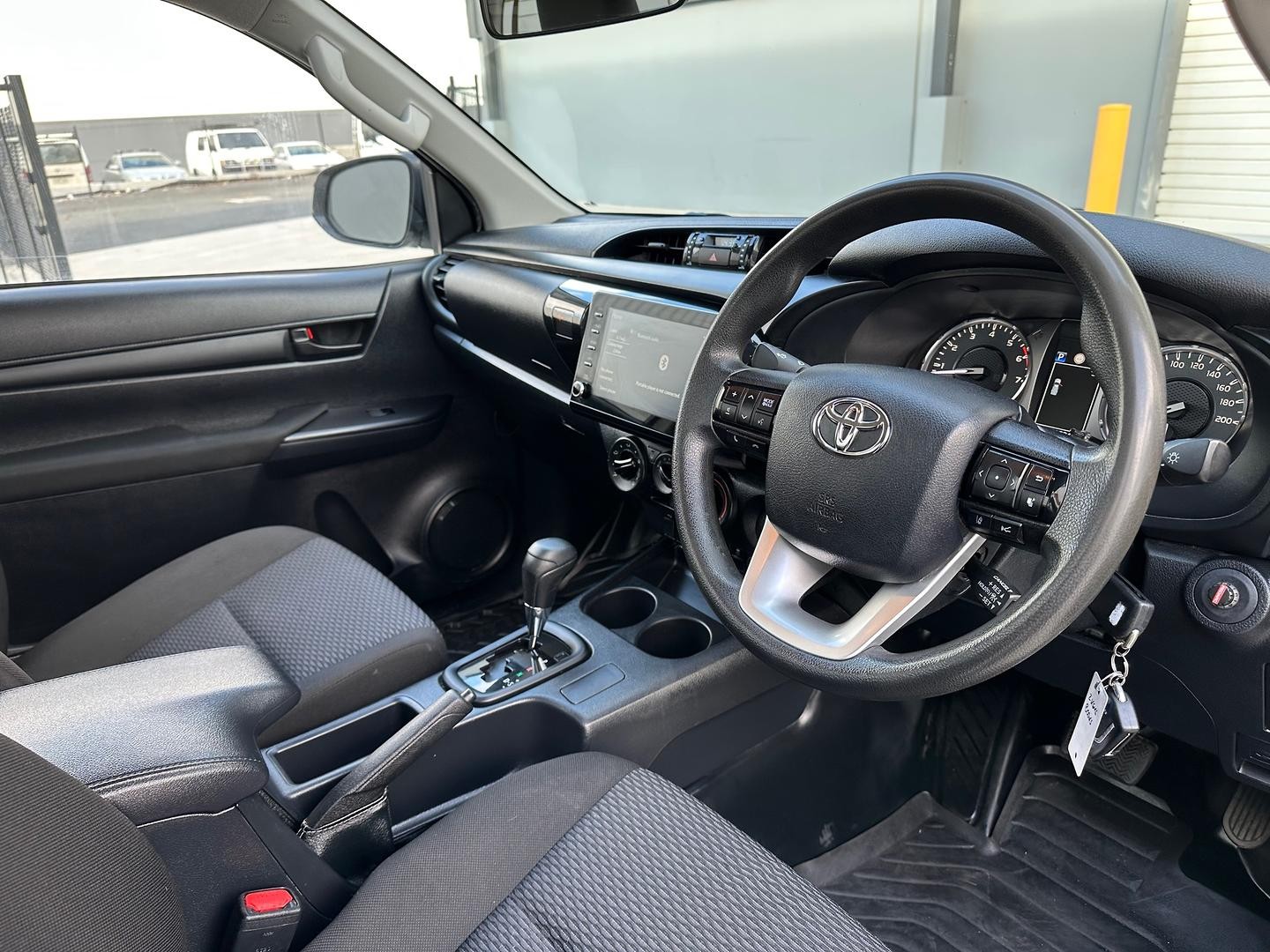 Toyota Hilux image 3