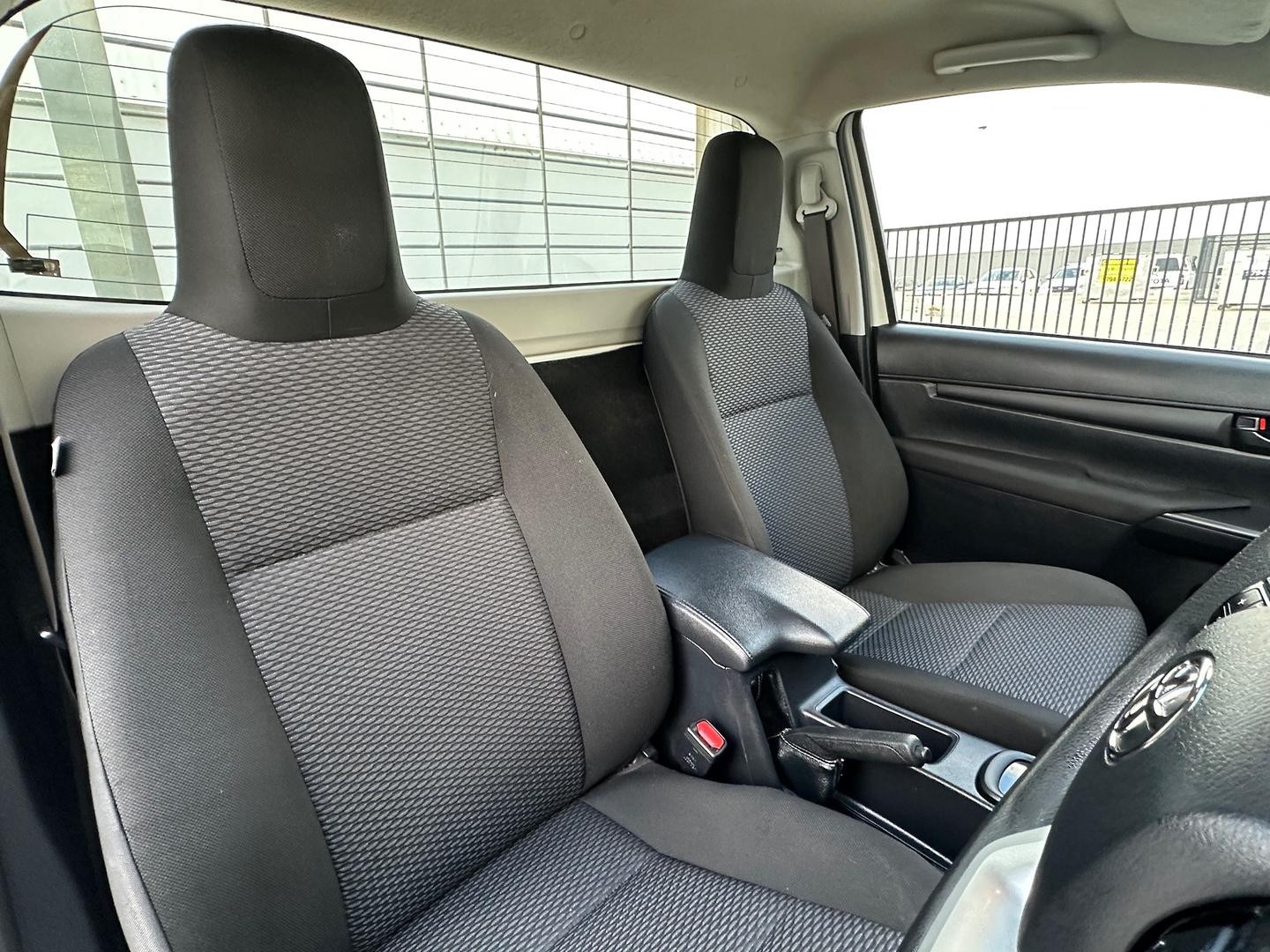 Toyota Hilux image 4